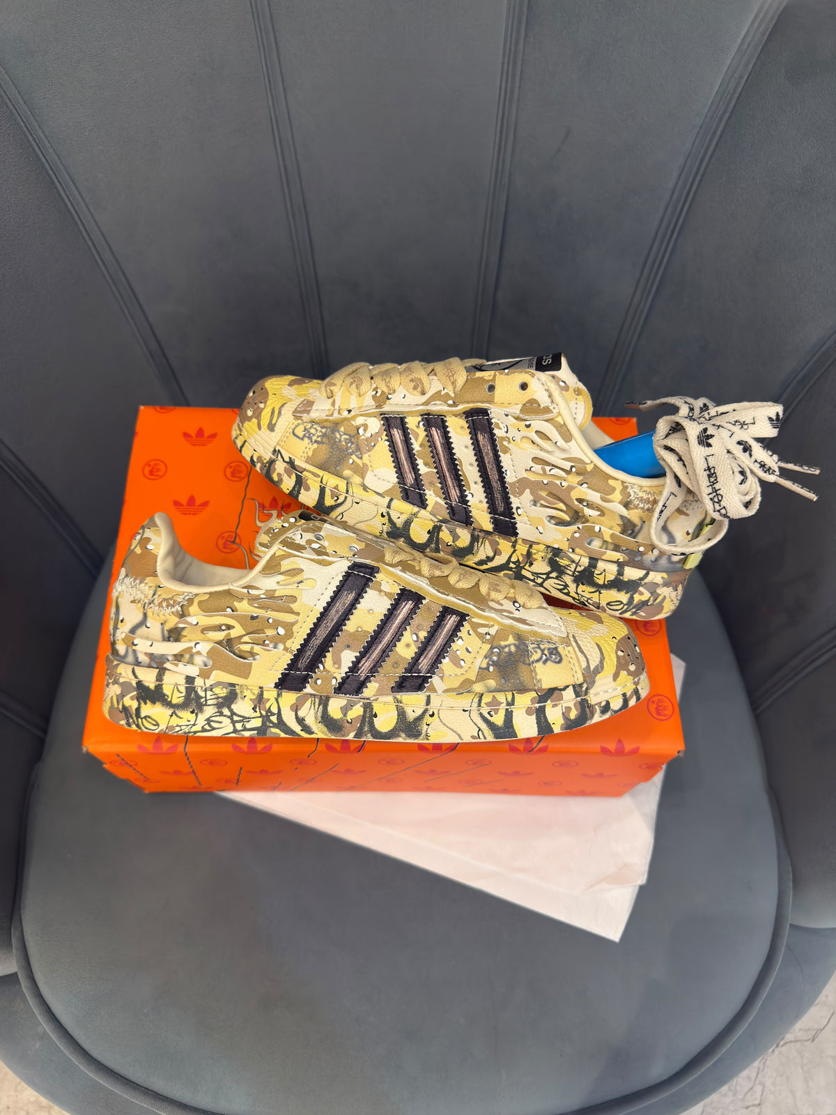 ADIDAS SUPERSTAR HELLSTAR DESART