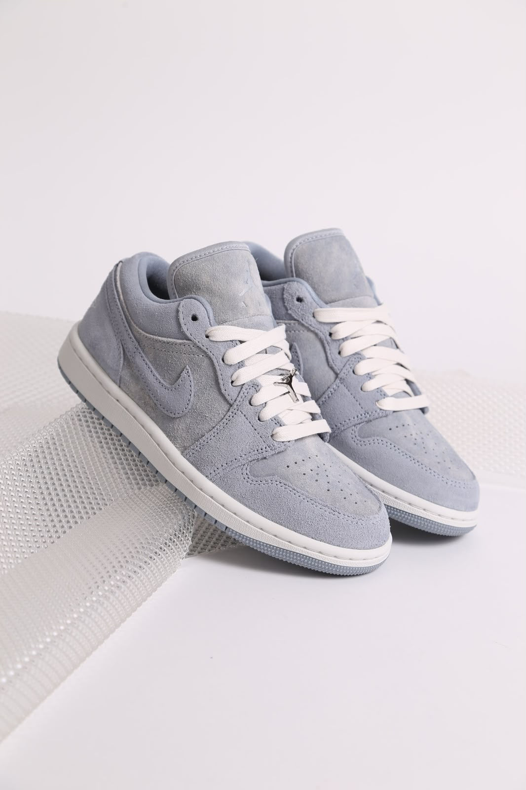 NIKE AIR JORDAN 1 LOW OBSIDIAN MIST