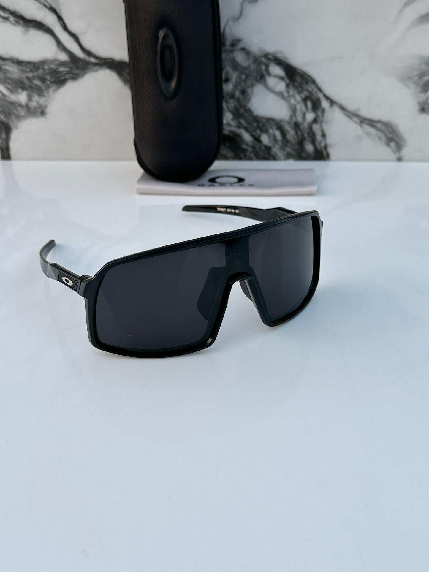 OAKLEY