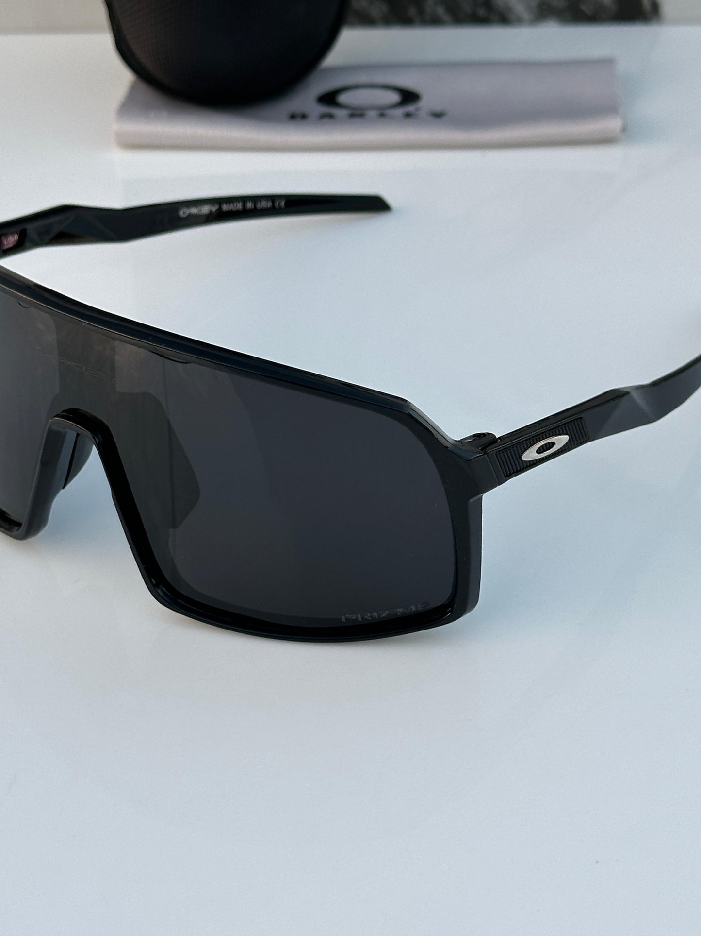 OAKLEY
