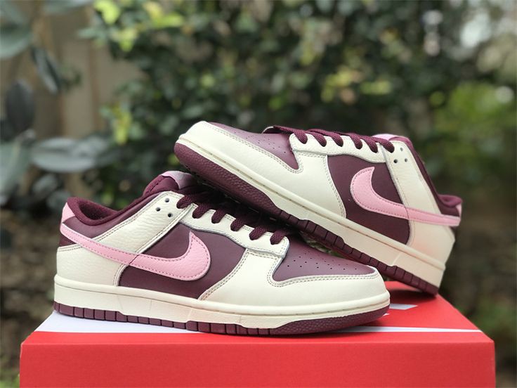 NIKE SB DUNK LOW VALENTINE'S DAY