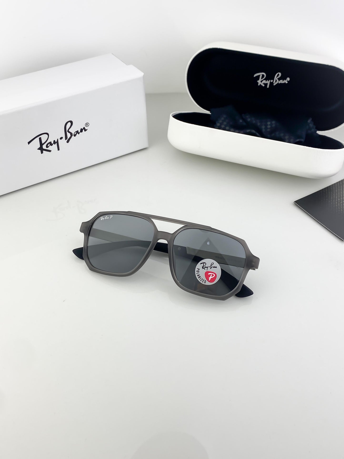 RAYBAN GREY BLACK 4605