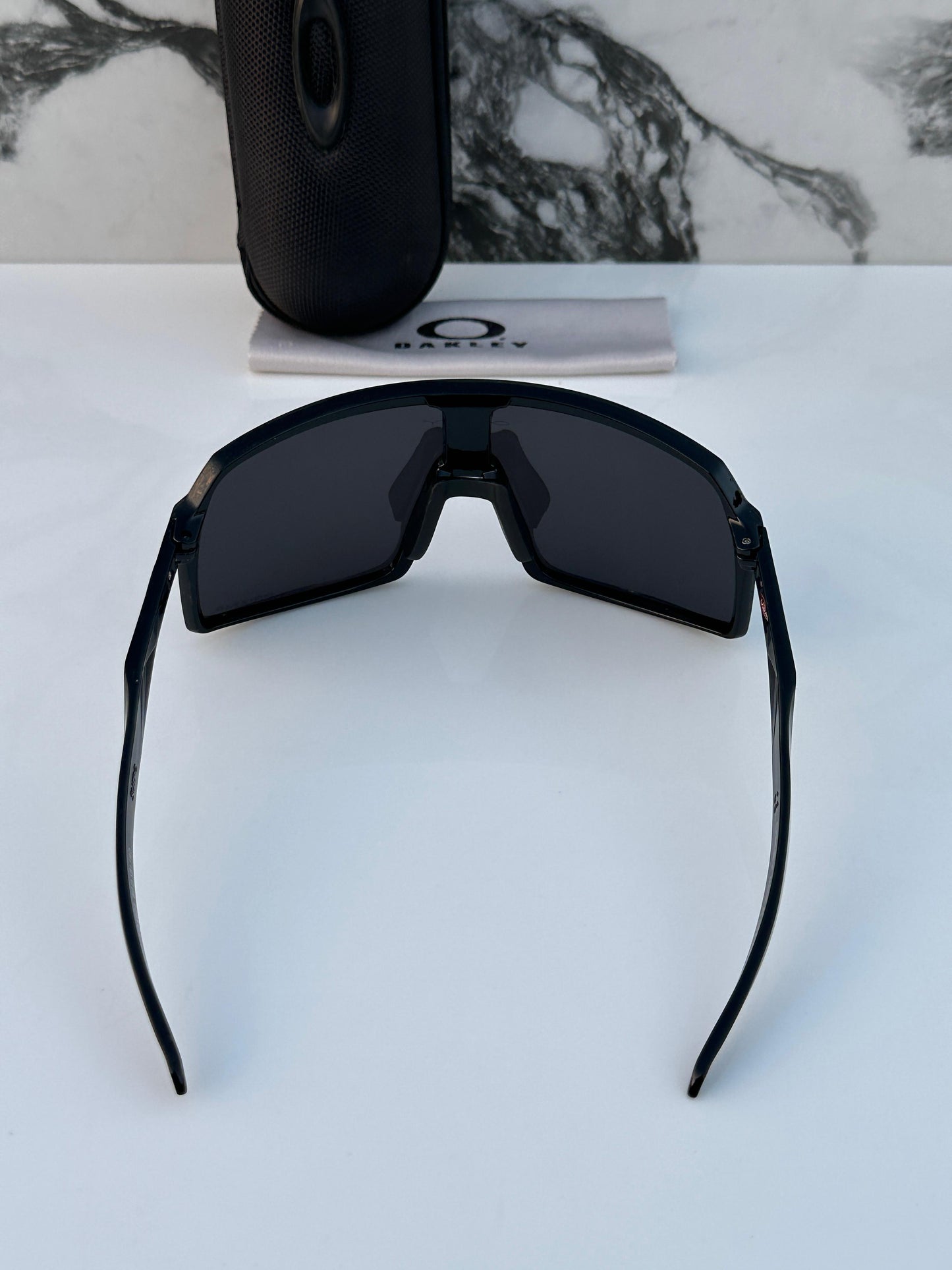 OAKLEY
