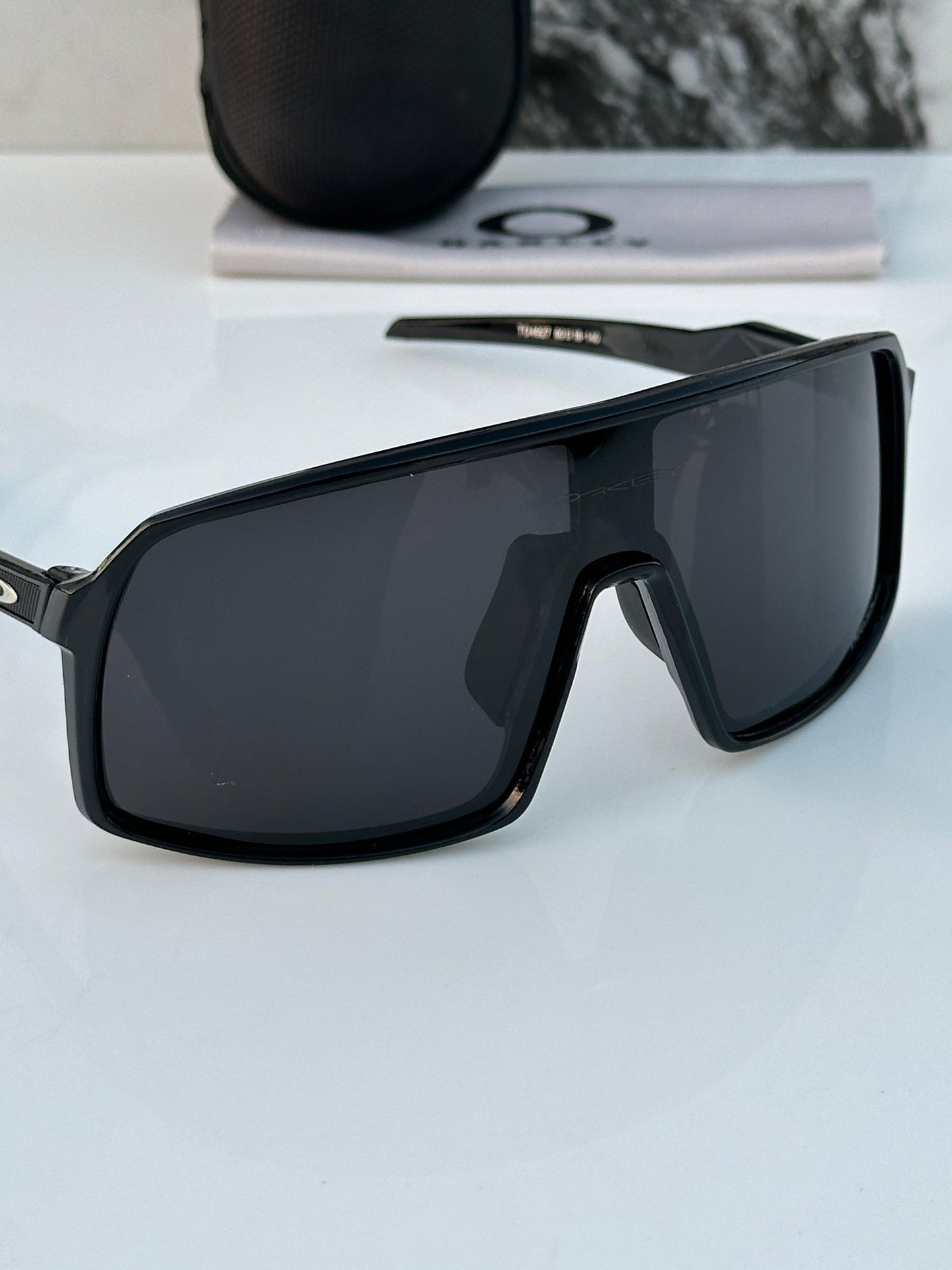 OAKLEY