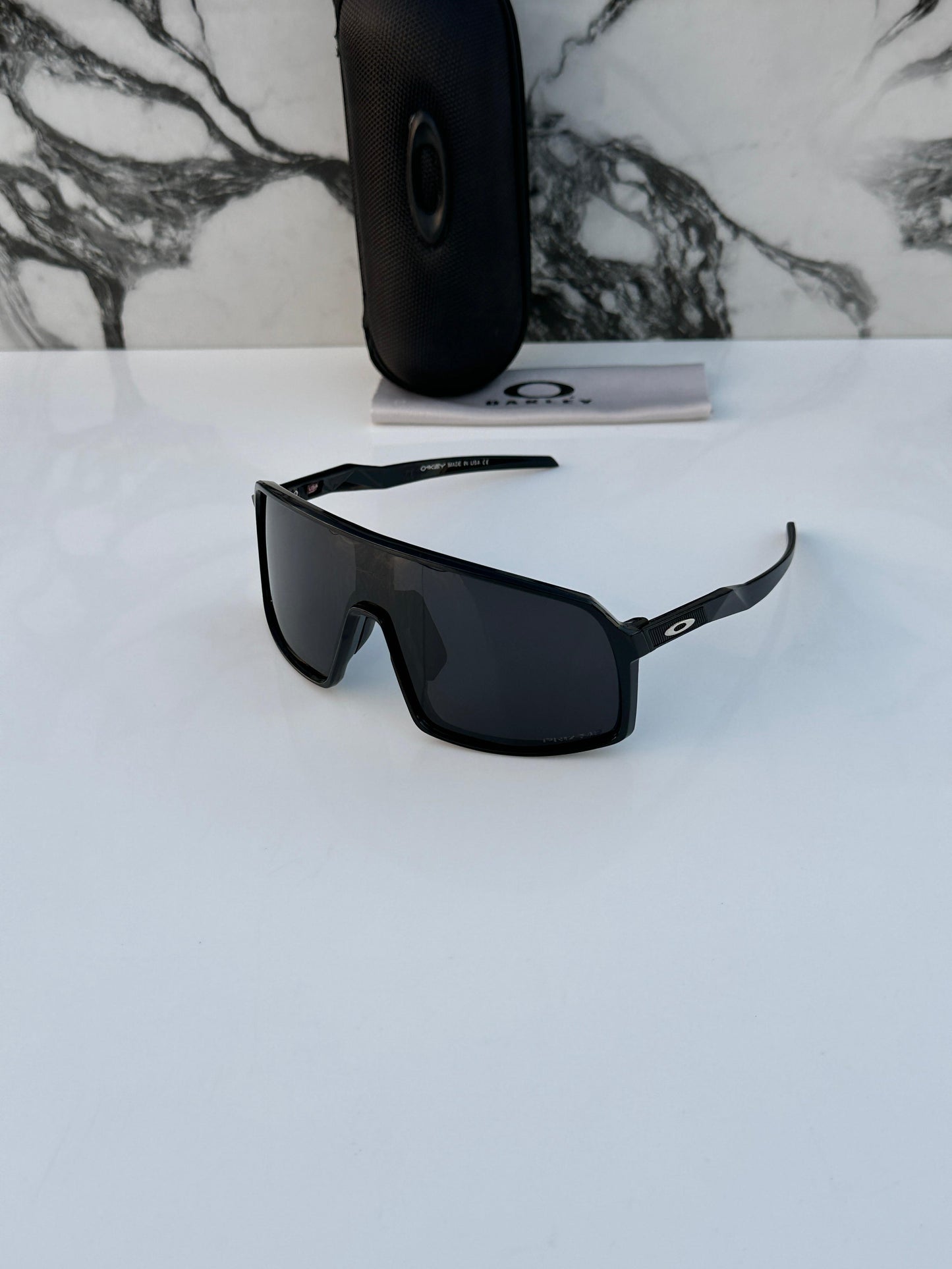 OAKLEY