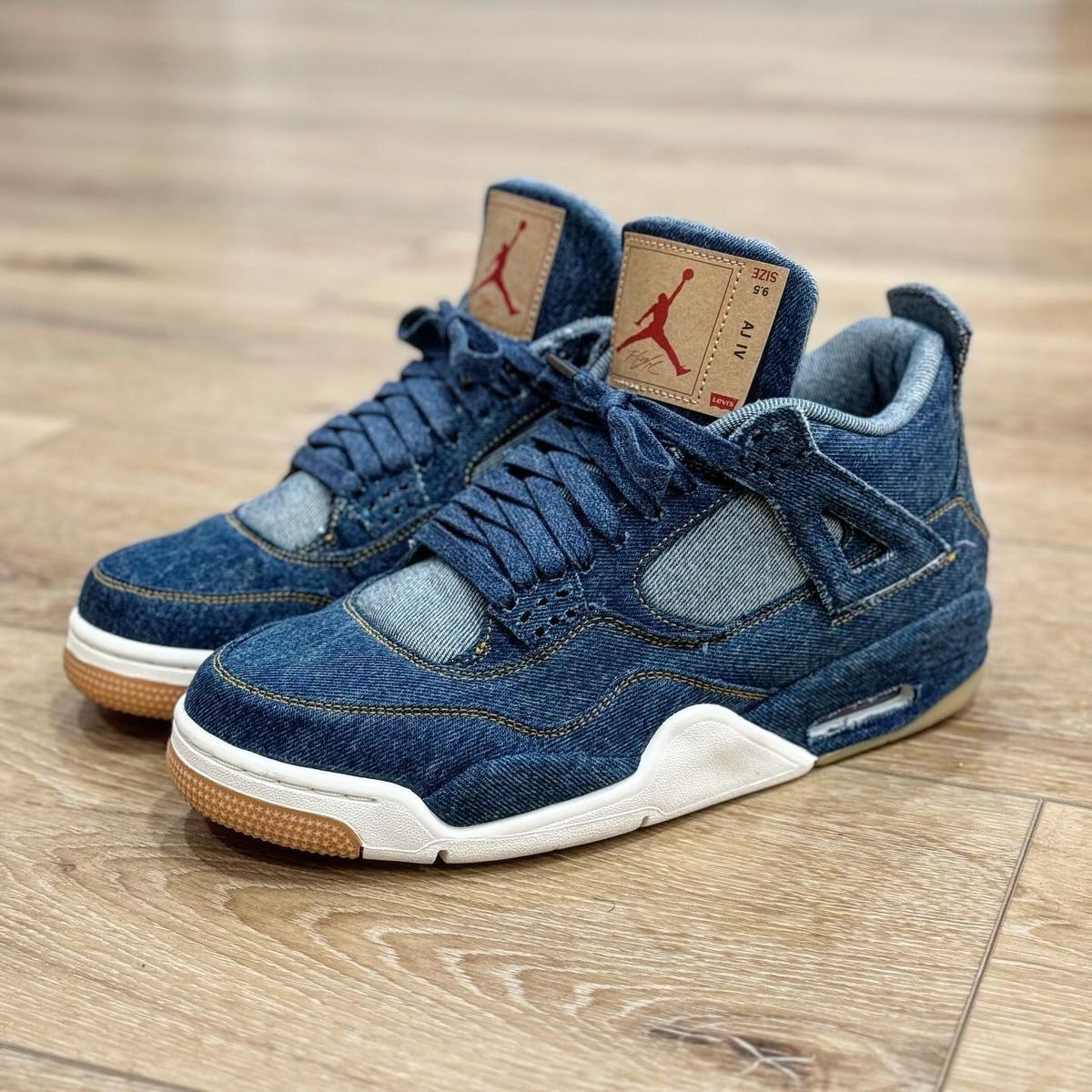 AIR JORDAN 4 X LEVIS DENIM BLUE  U.A