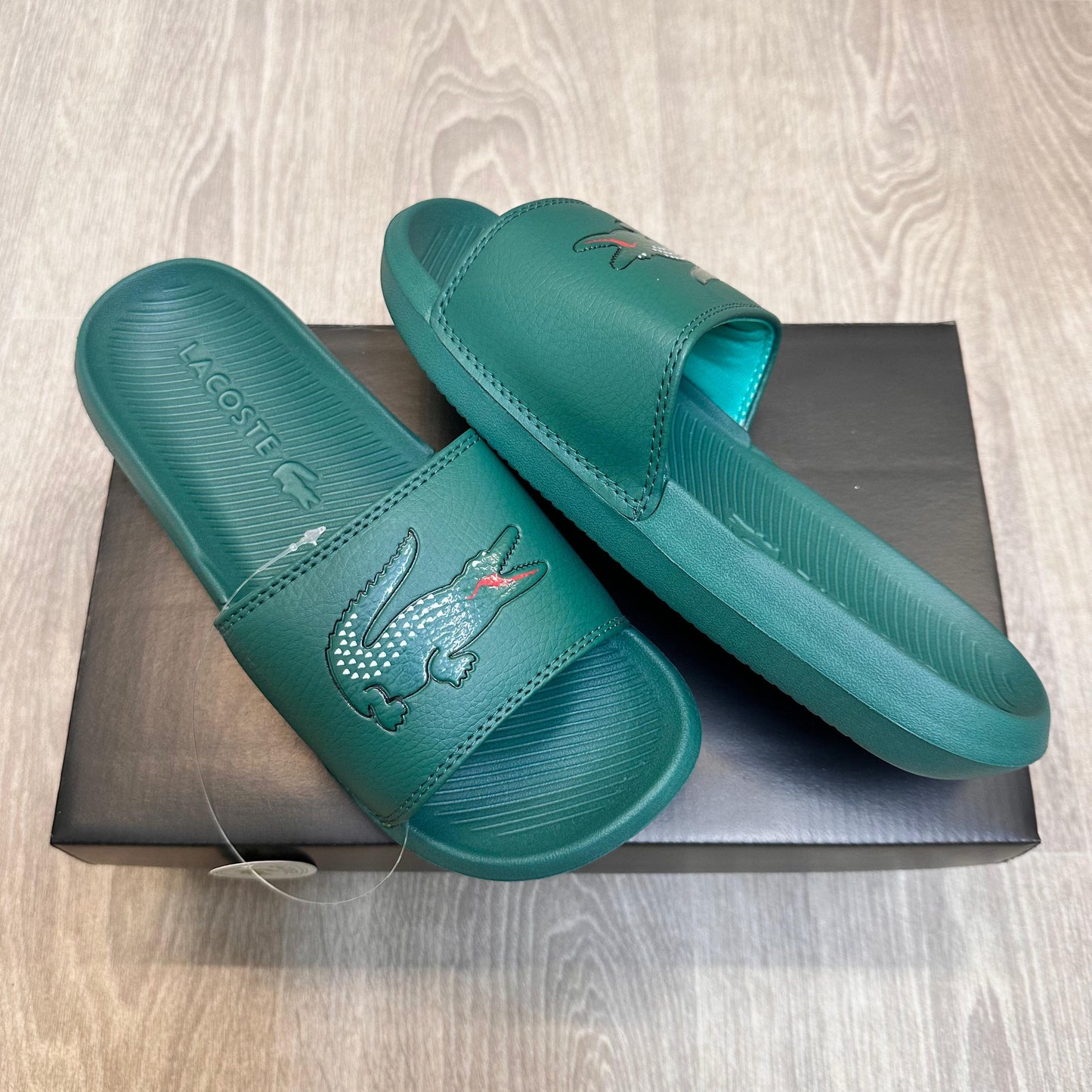 LACOSTE SERVE CROCO SLIDES