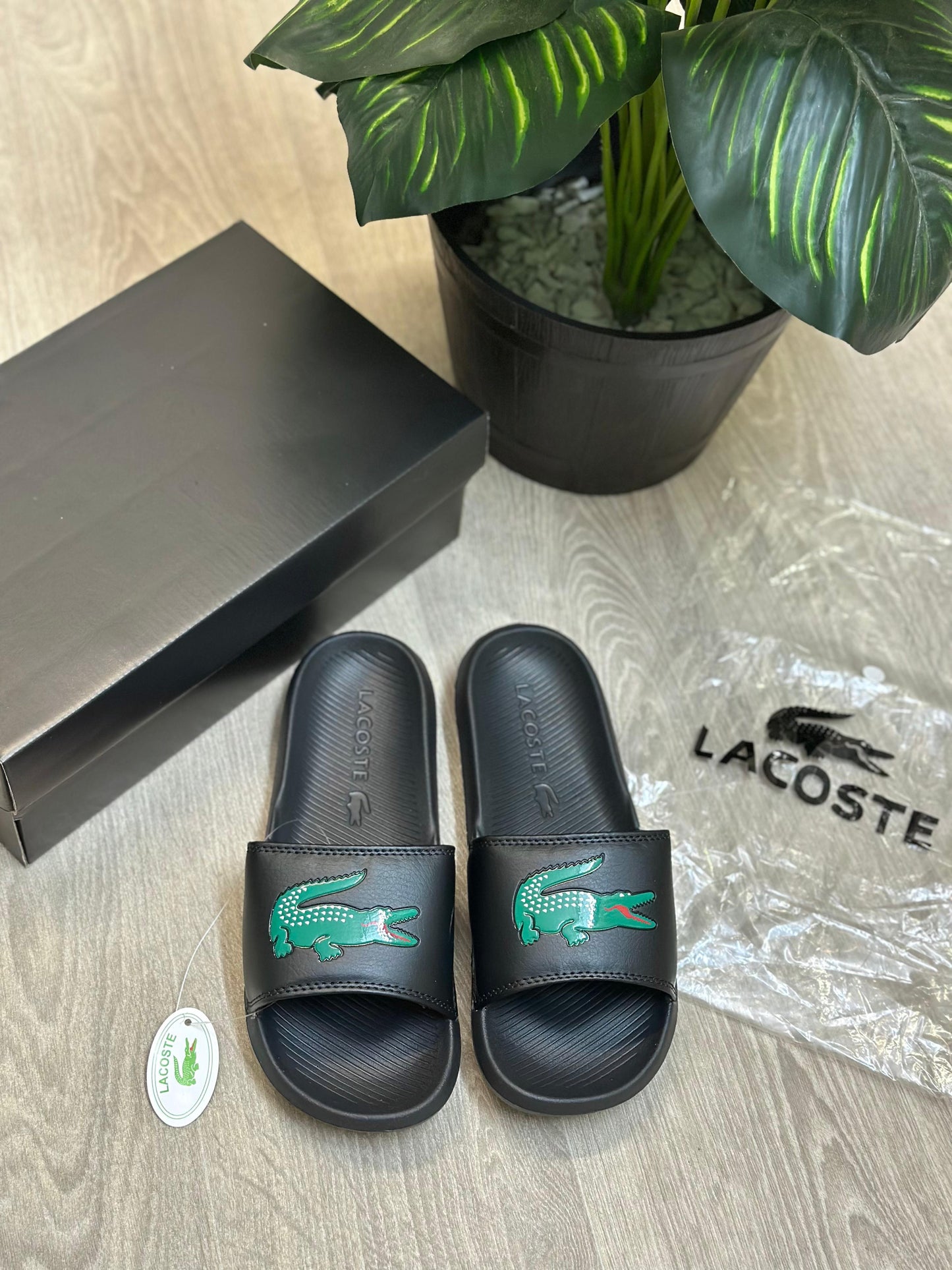 LACOSTE SERVE CROCO SLIDES