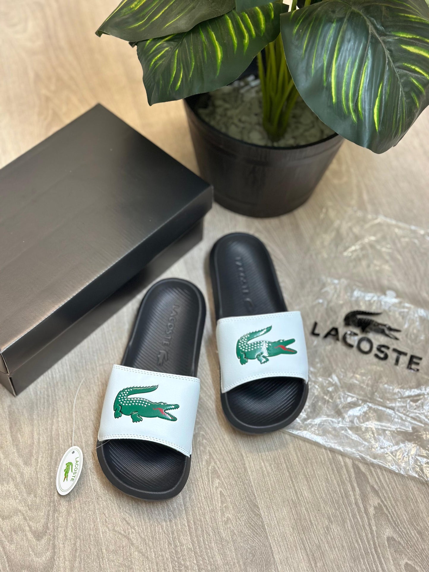 LACOSTE SERVE CROCO SLIDES