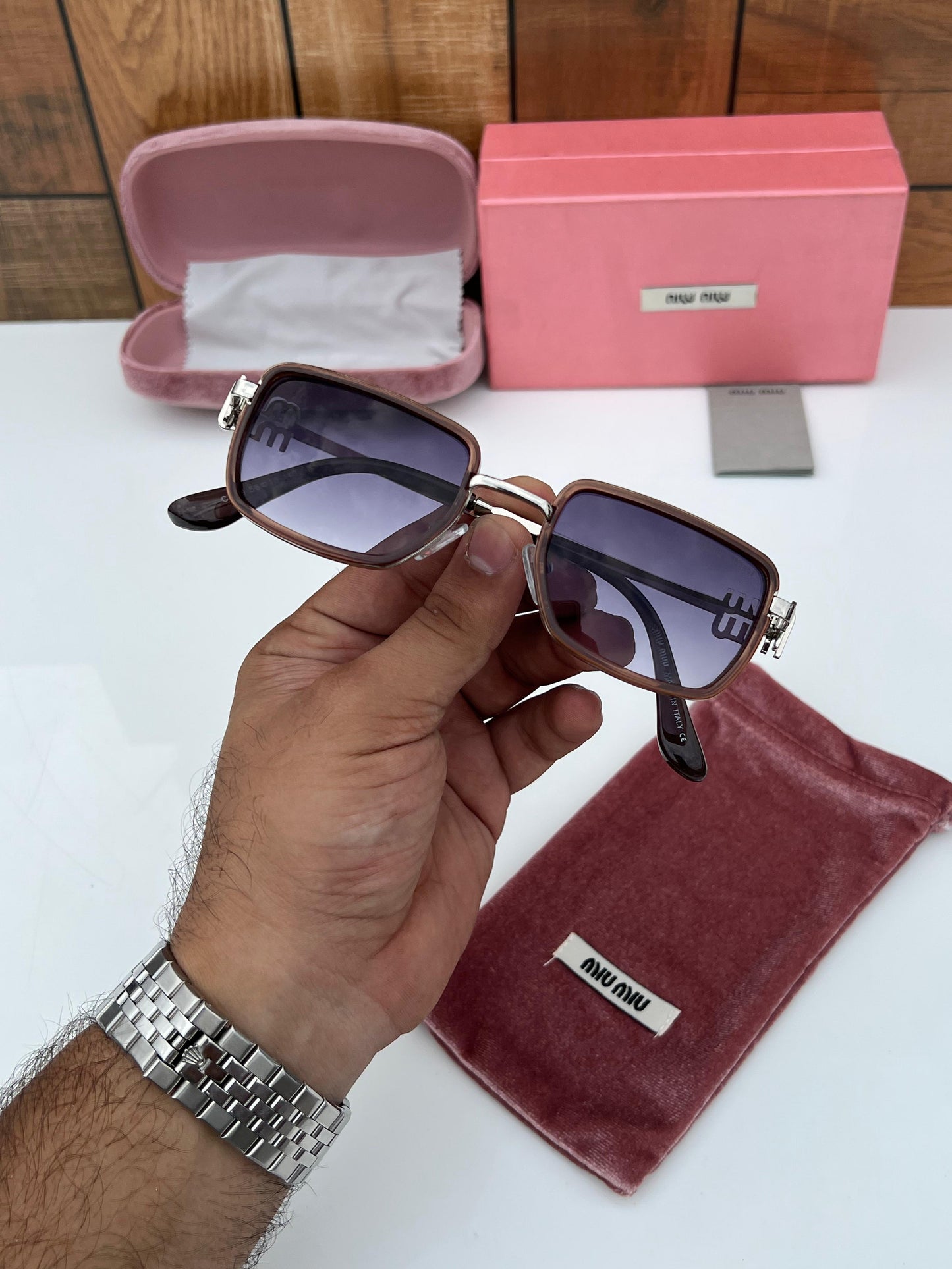MIU MIU SUNGLASS
