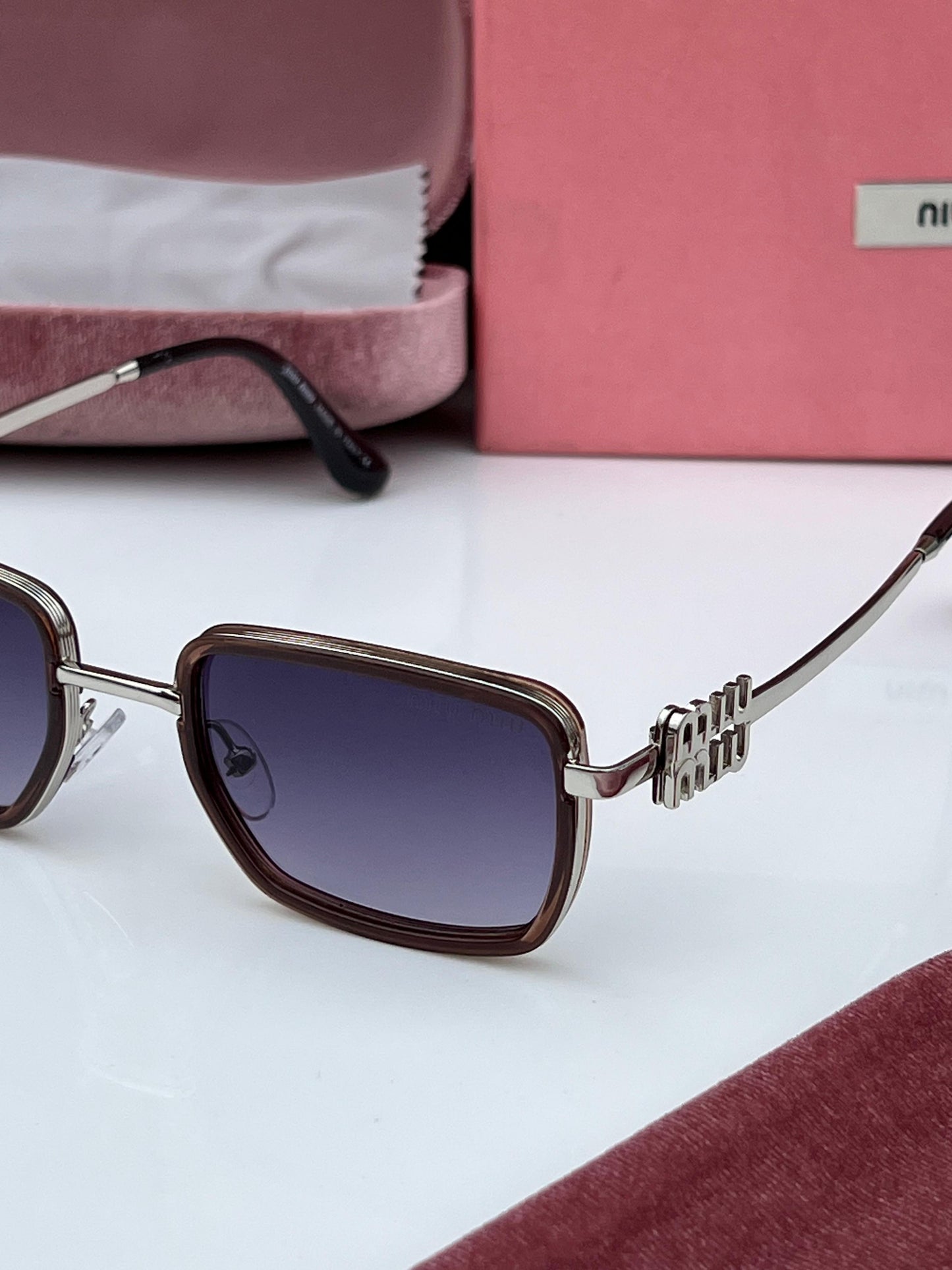 MIU MIU SUNGLASS
