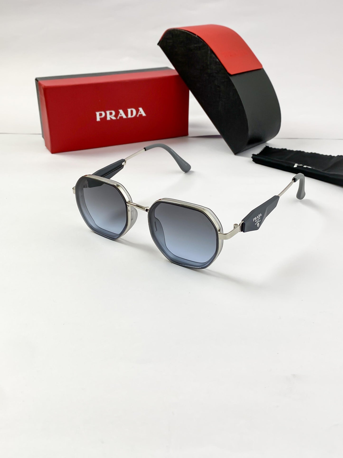 PRADA SUNGLASS