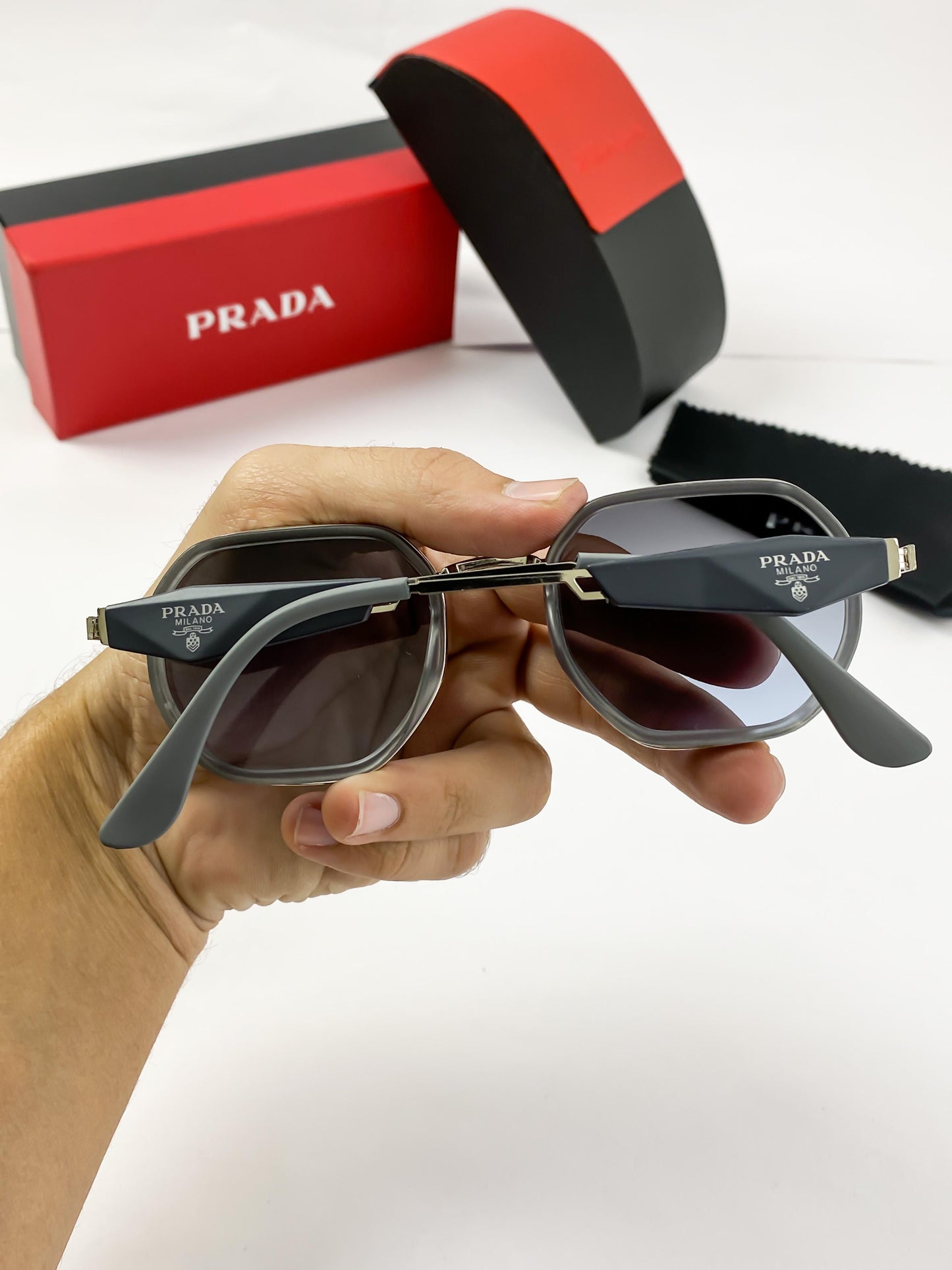 PRADA SUNGLASS