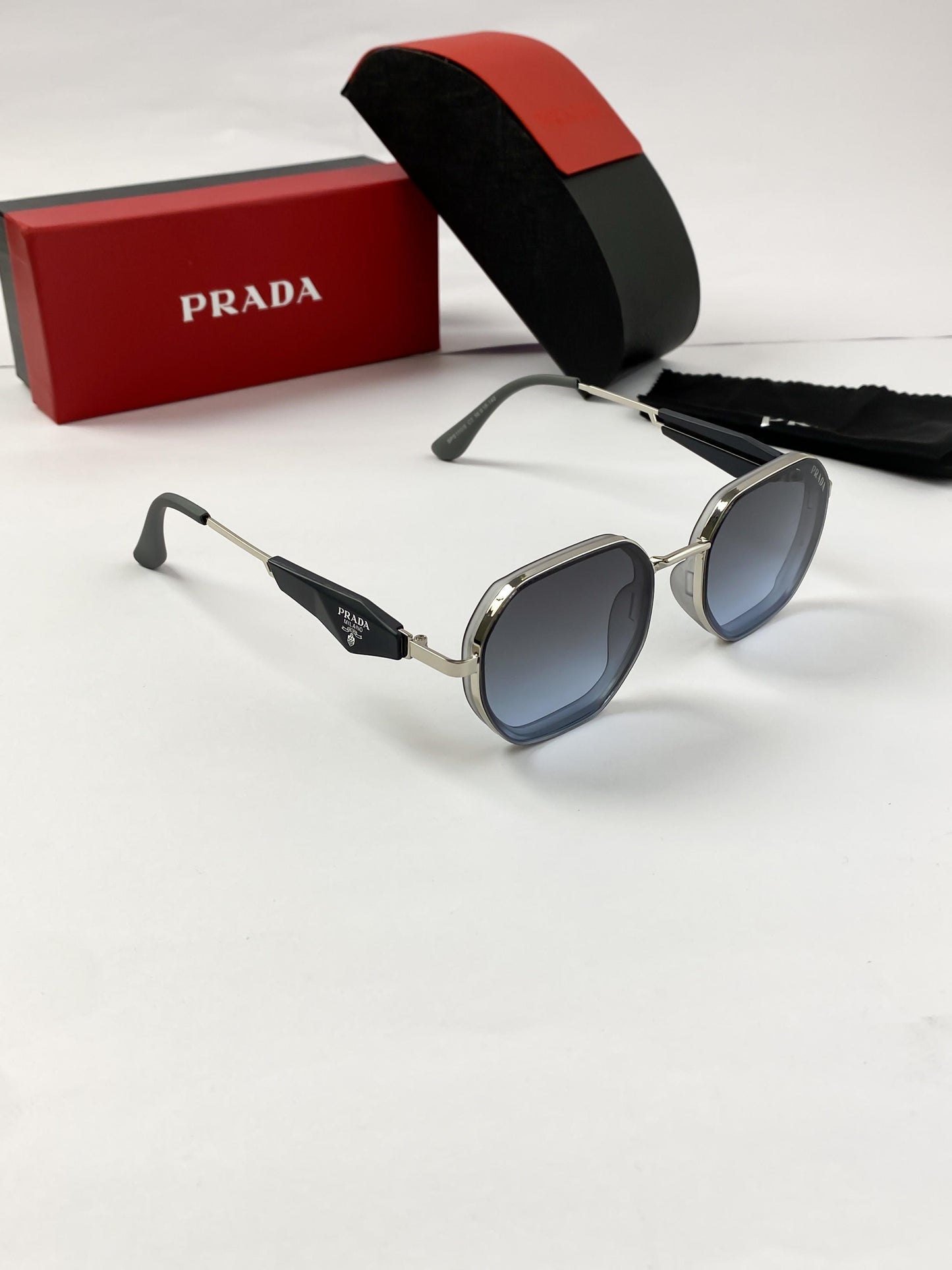 PRADA SUNGLASS