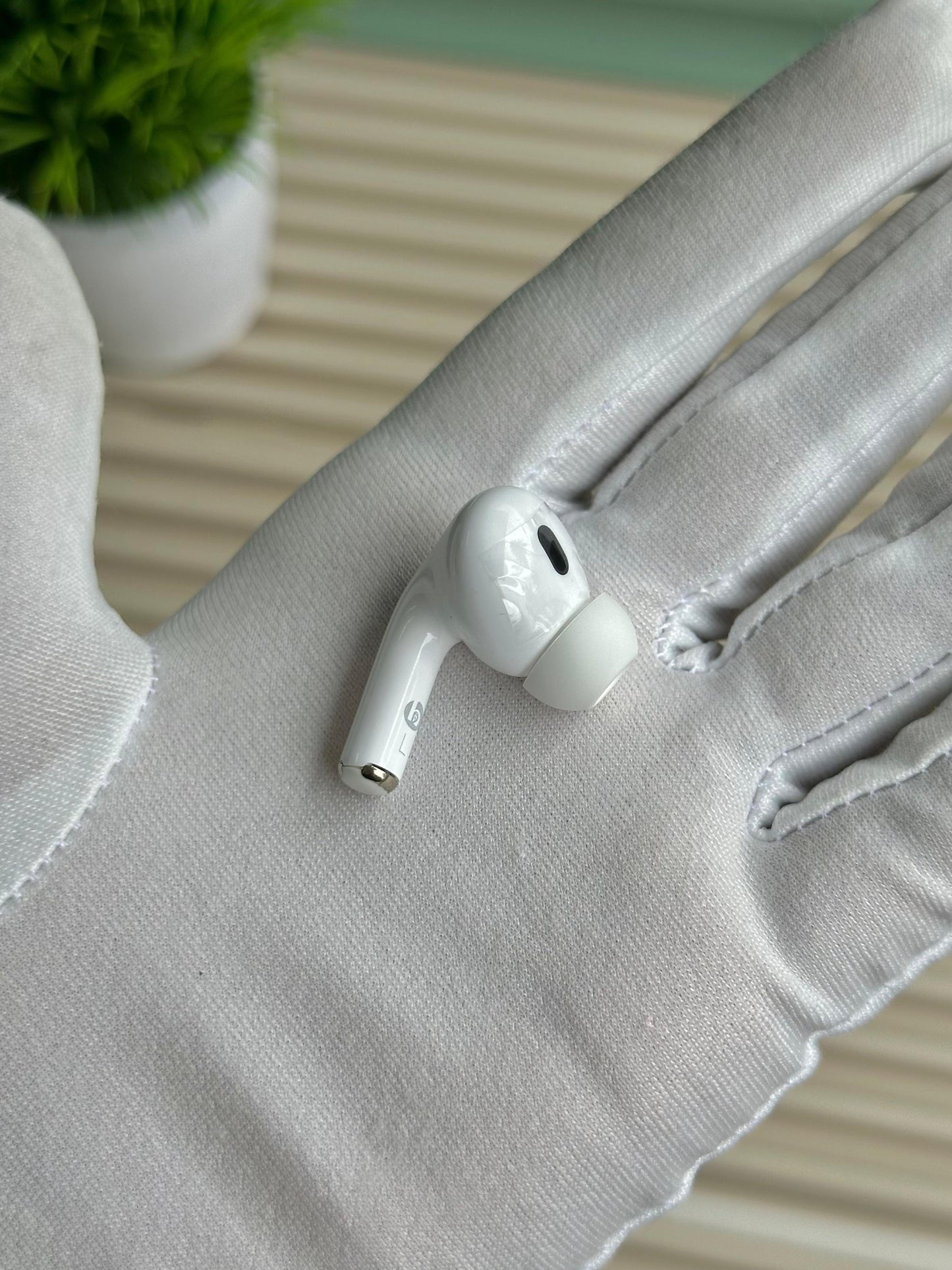 AIRPOD PRO 2 ND GENERATION EAR BUDS
