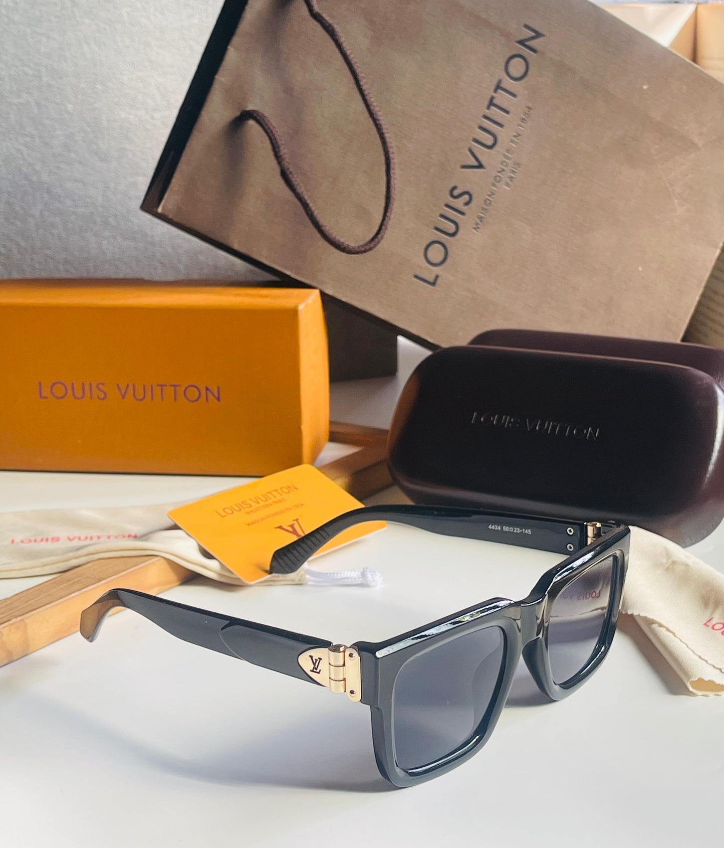 LOUIS VUITTON SUNGLASSES