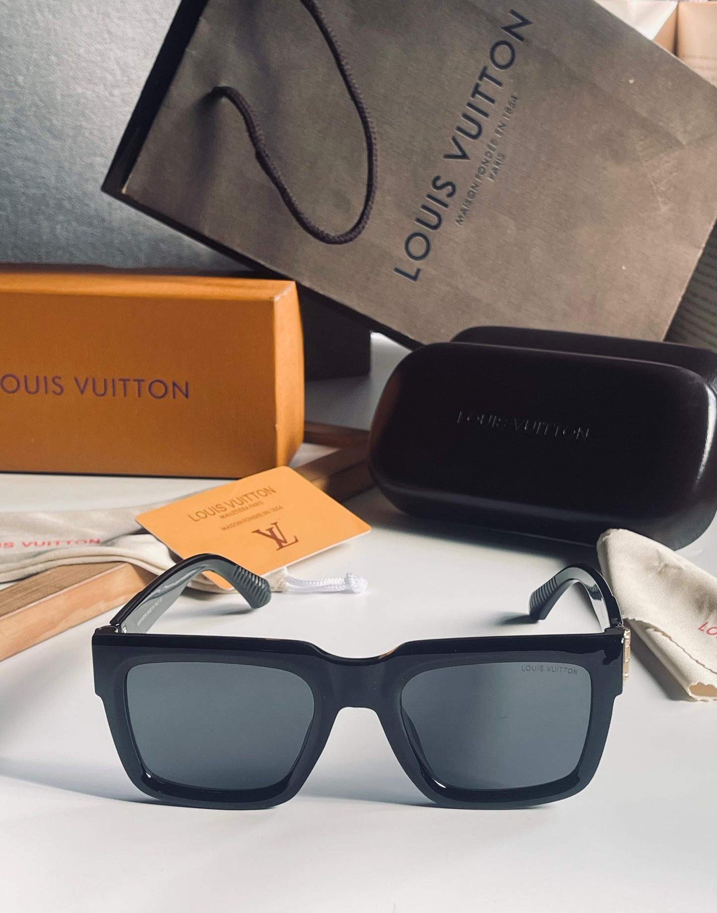 LOUIS VUITTON SUNGLASSES