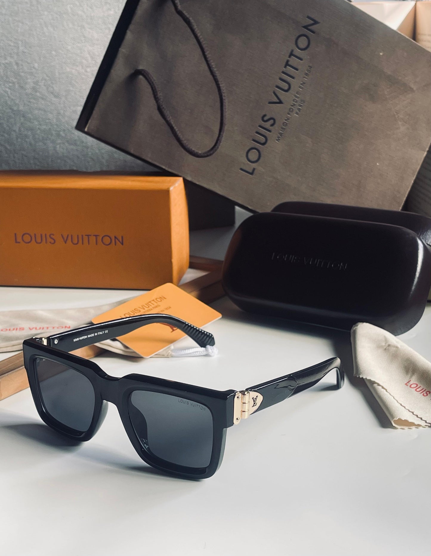 LOUIS VUITTON SUNGLASSES