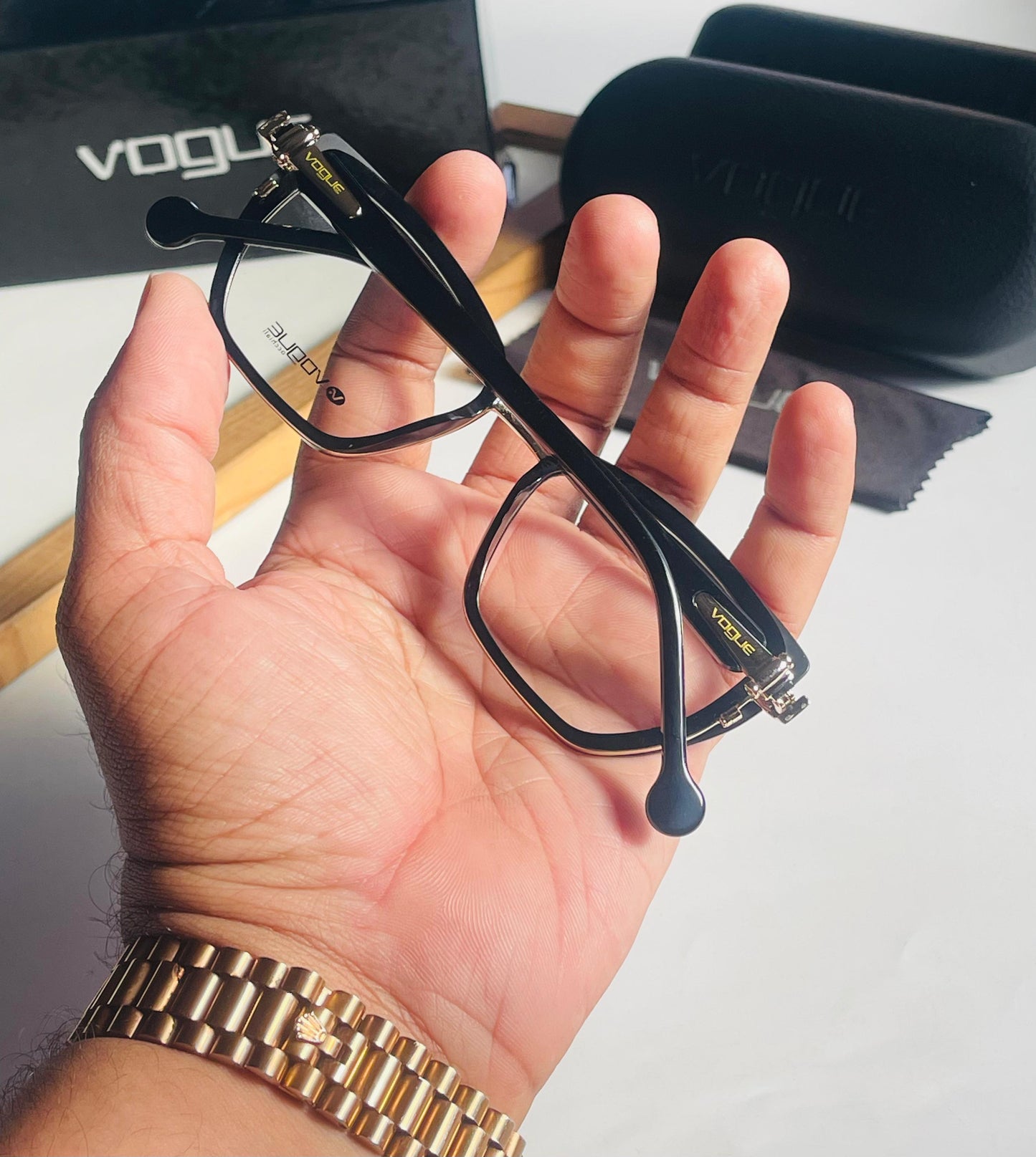 VOGUE TRANSPARENT LENS SUNGLASS