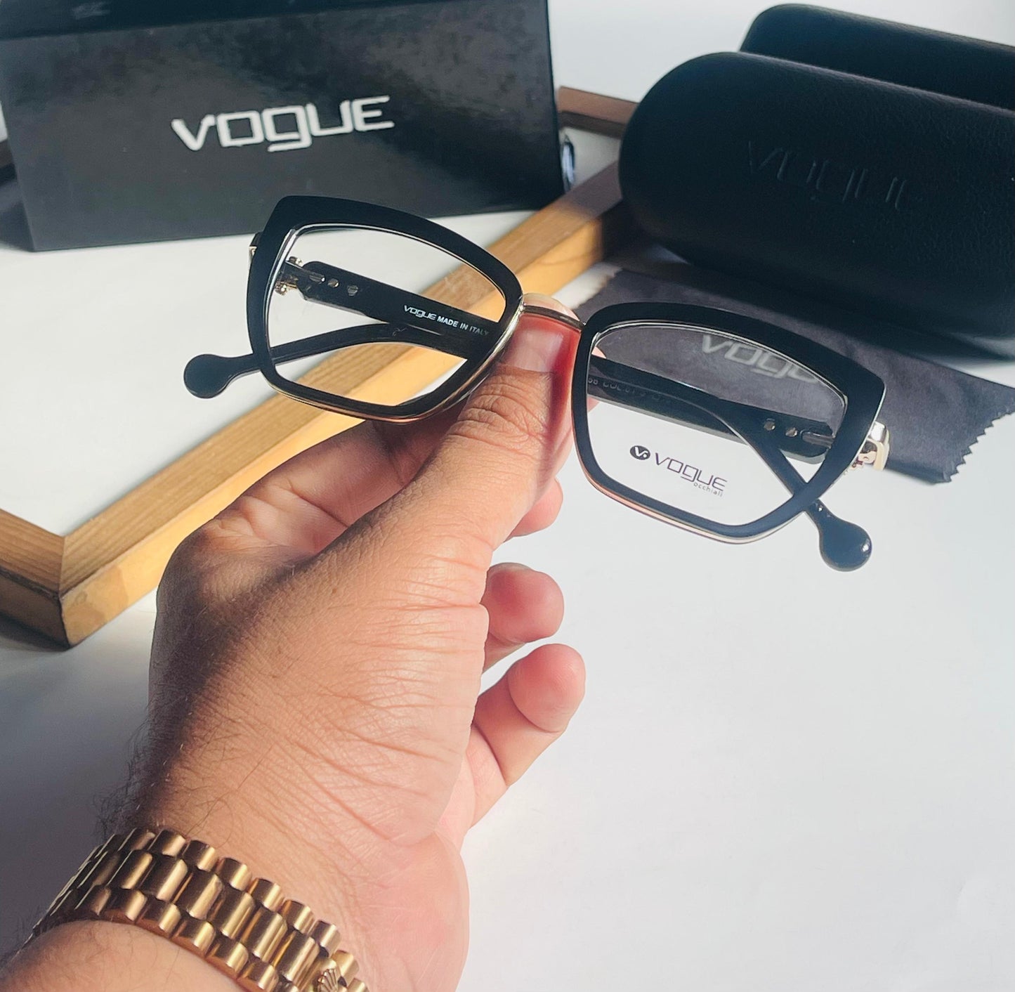 VOGUE TRANSPARENT LENS SUNGLASS