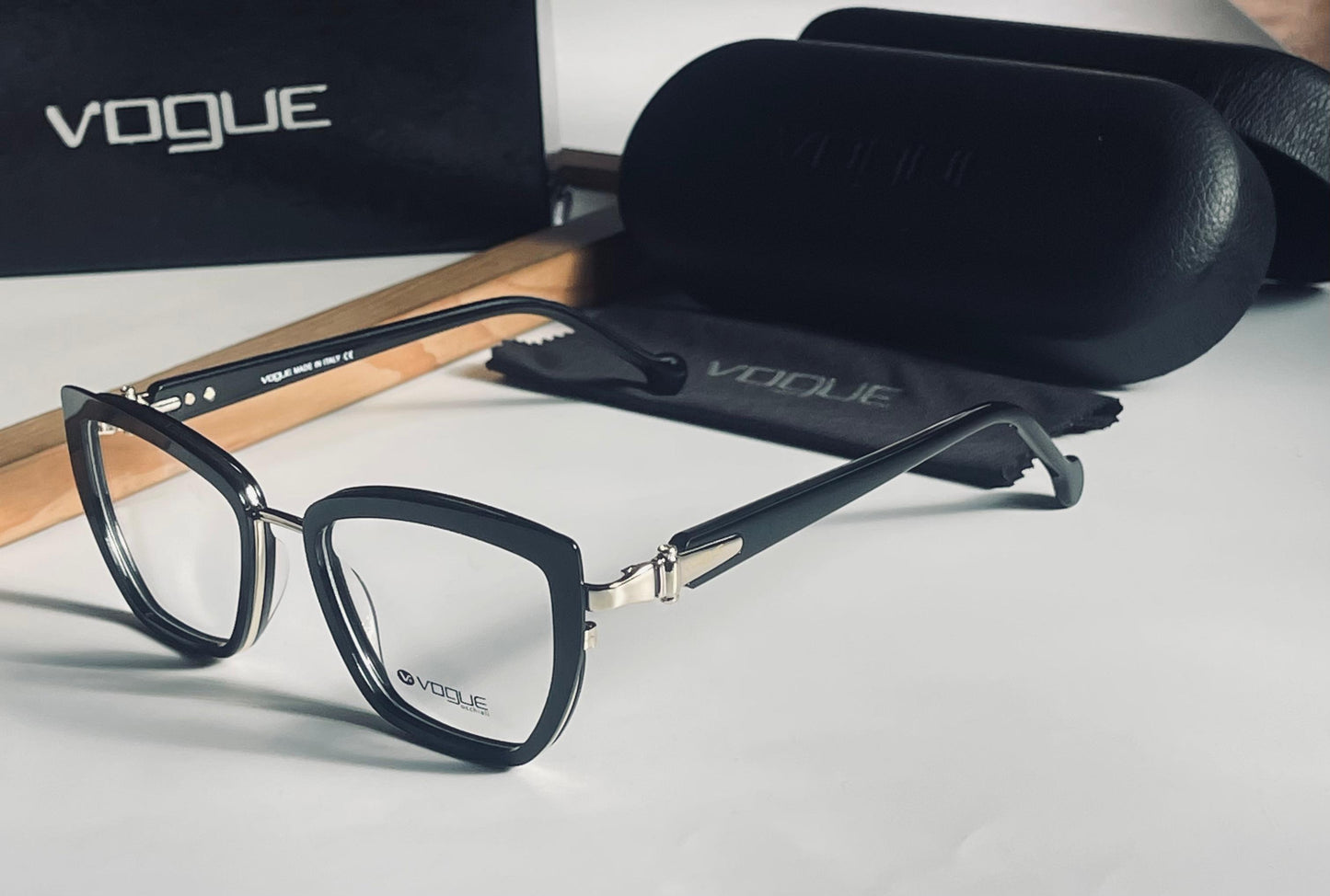 VOGUE TRANSPARENT LENS SUNGLASS