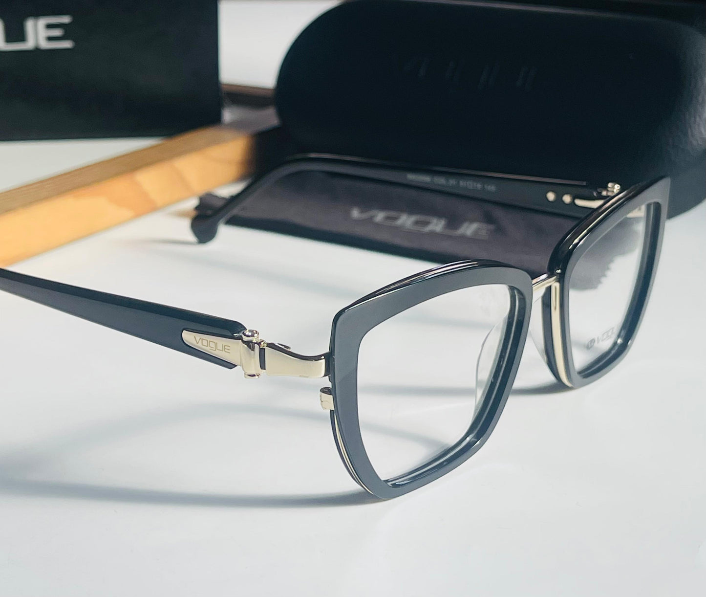 VOGUE TRANSPARENT LENS SUNGLASS