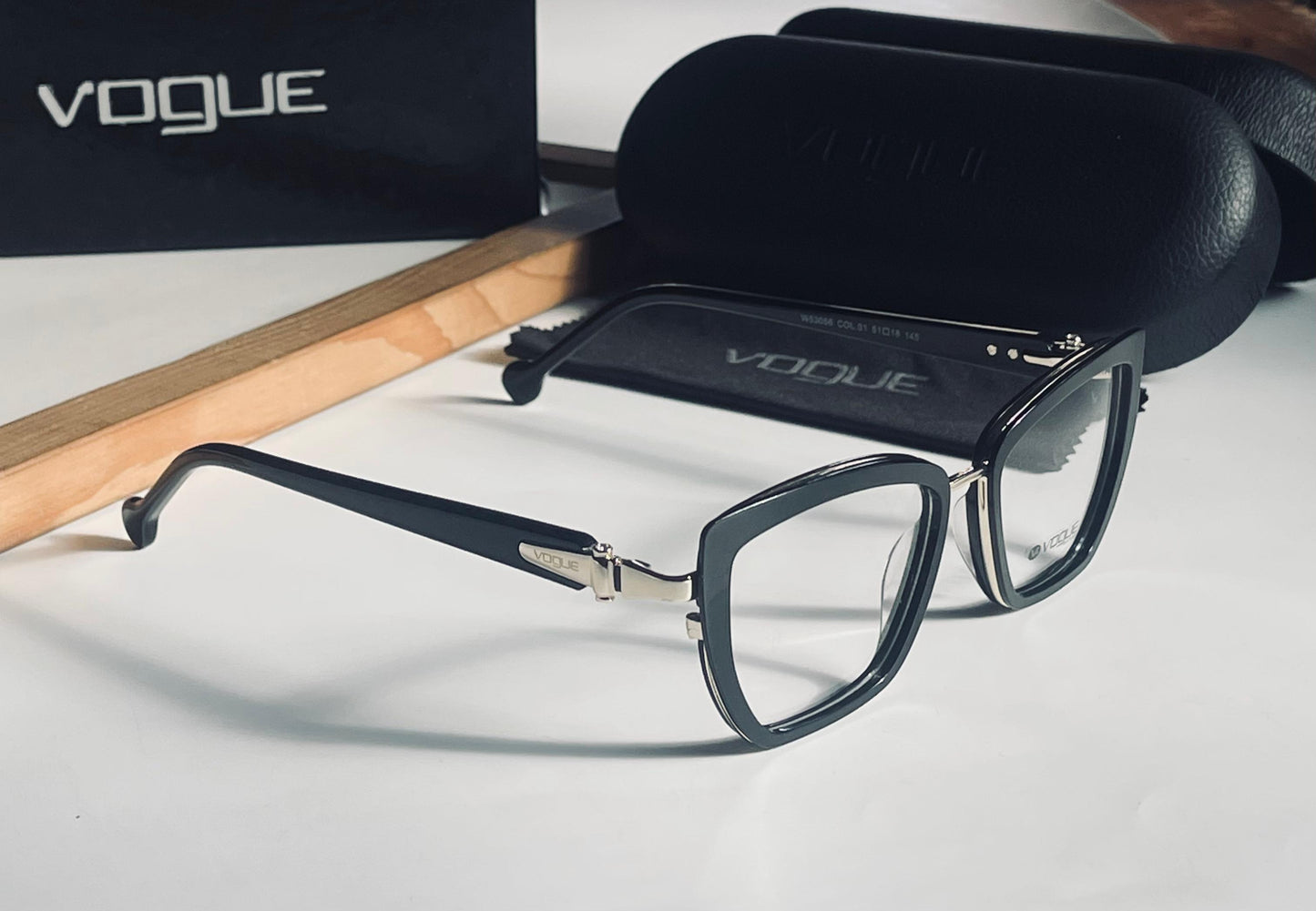 VOGUE TRANSPARENT LENS SUNGLASS