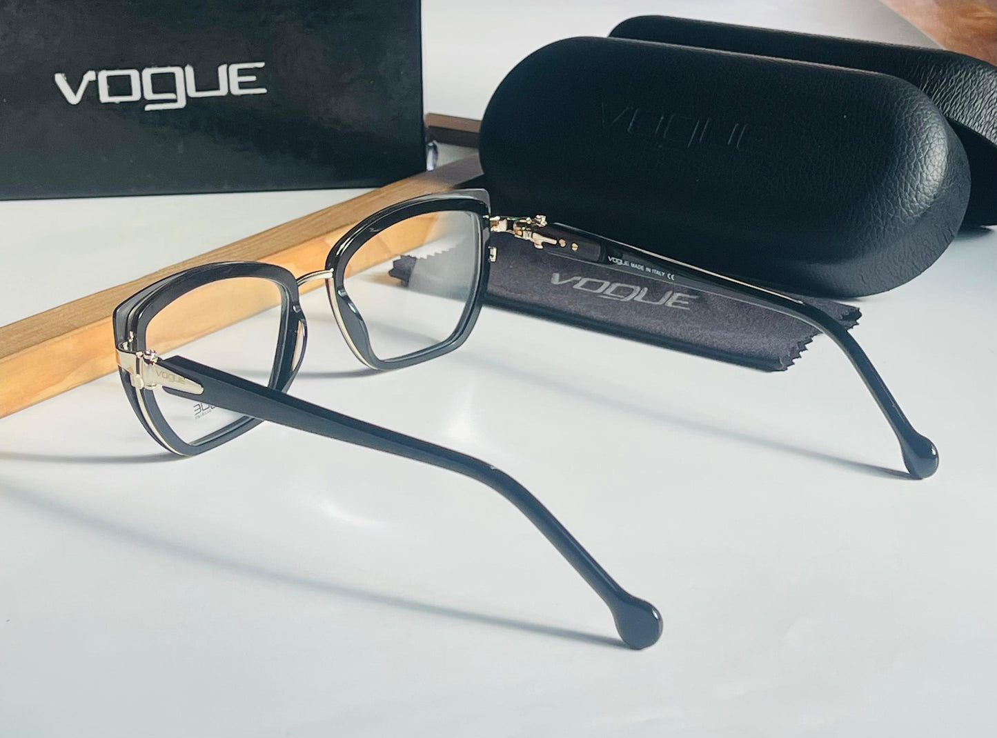 VOGUE TRANSPARENT LENS SUNGLASS