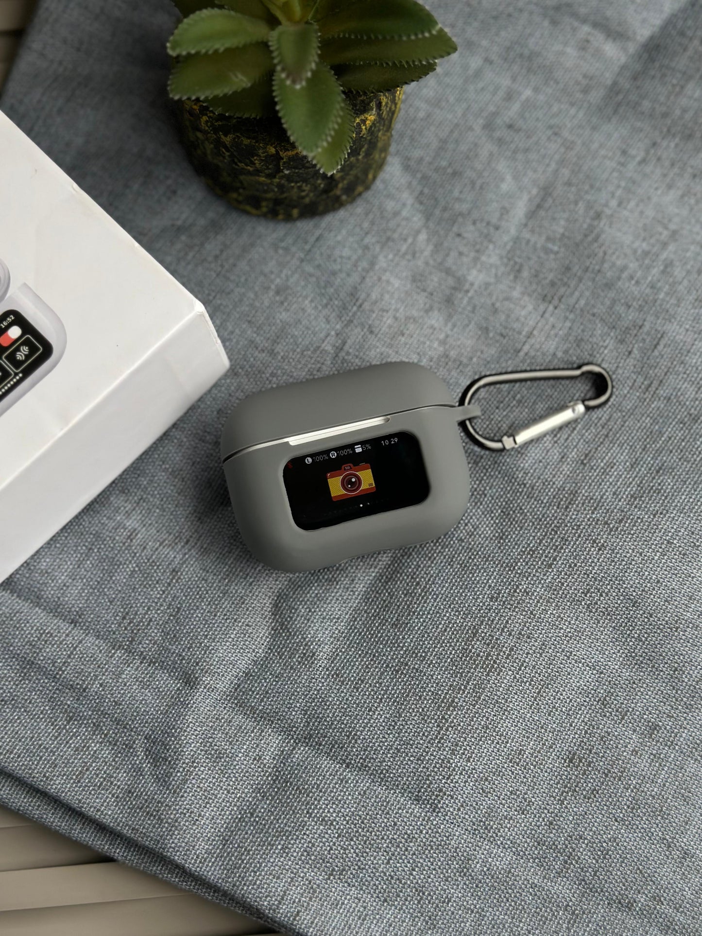 APPLE AIRPODS PRO DISPLAY WITH CASE