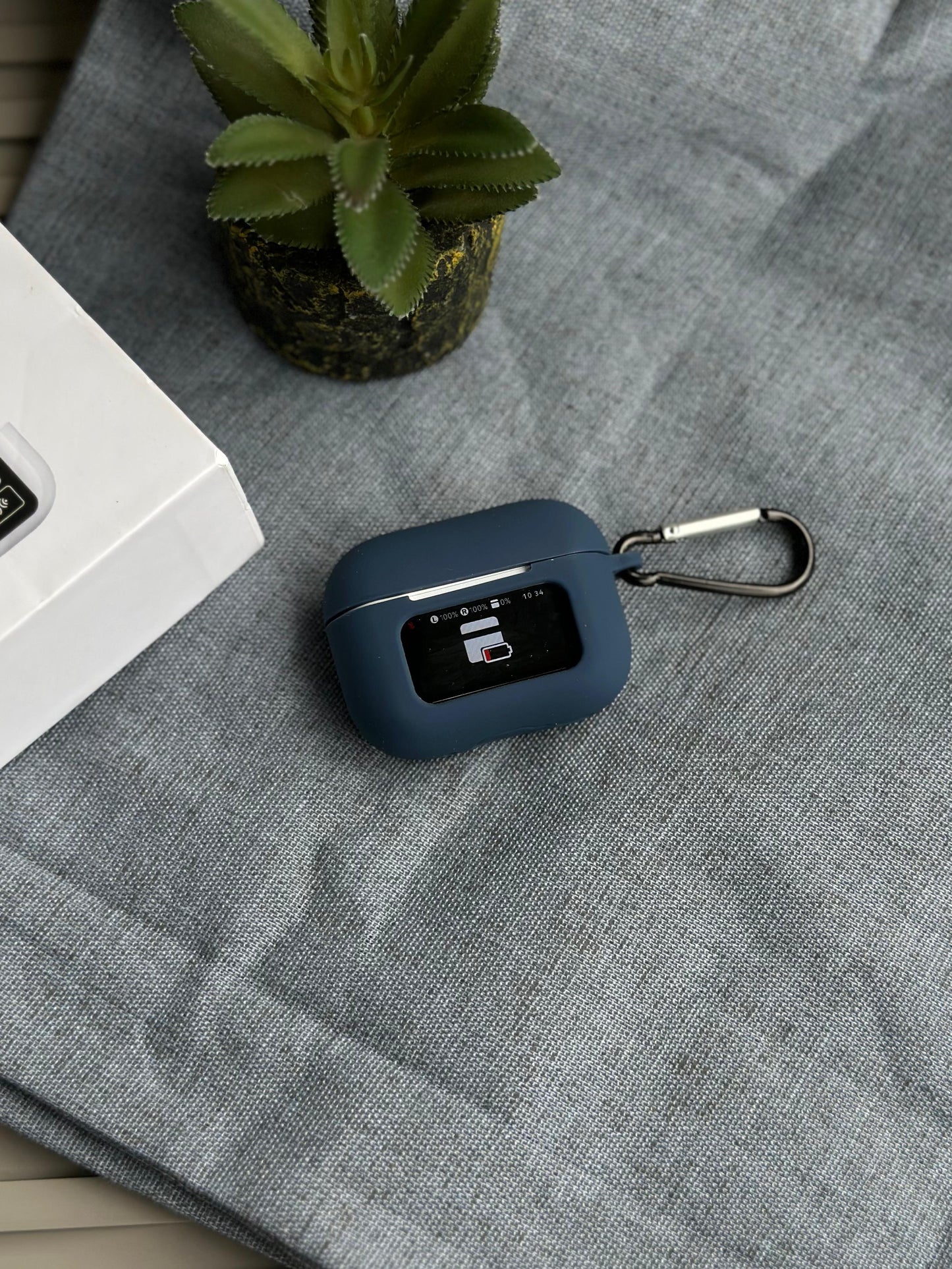 APPLE AIRPODS PRO DISPLAY WITH CASE