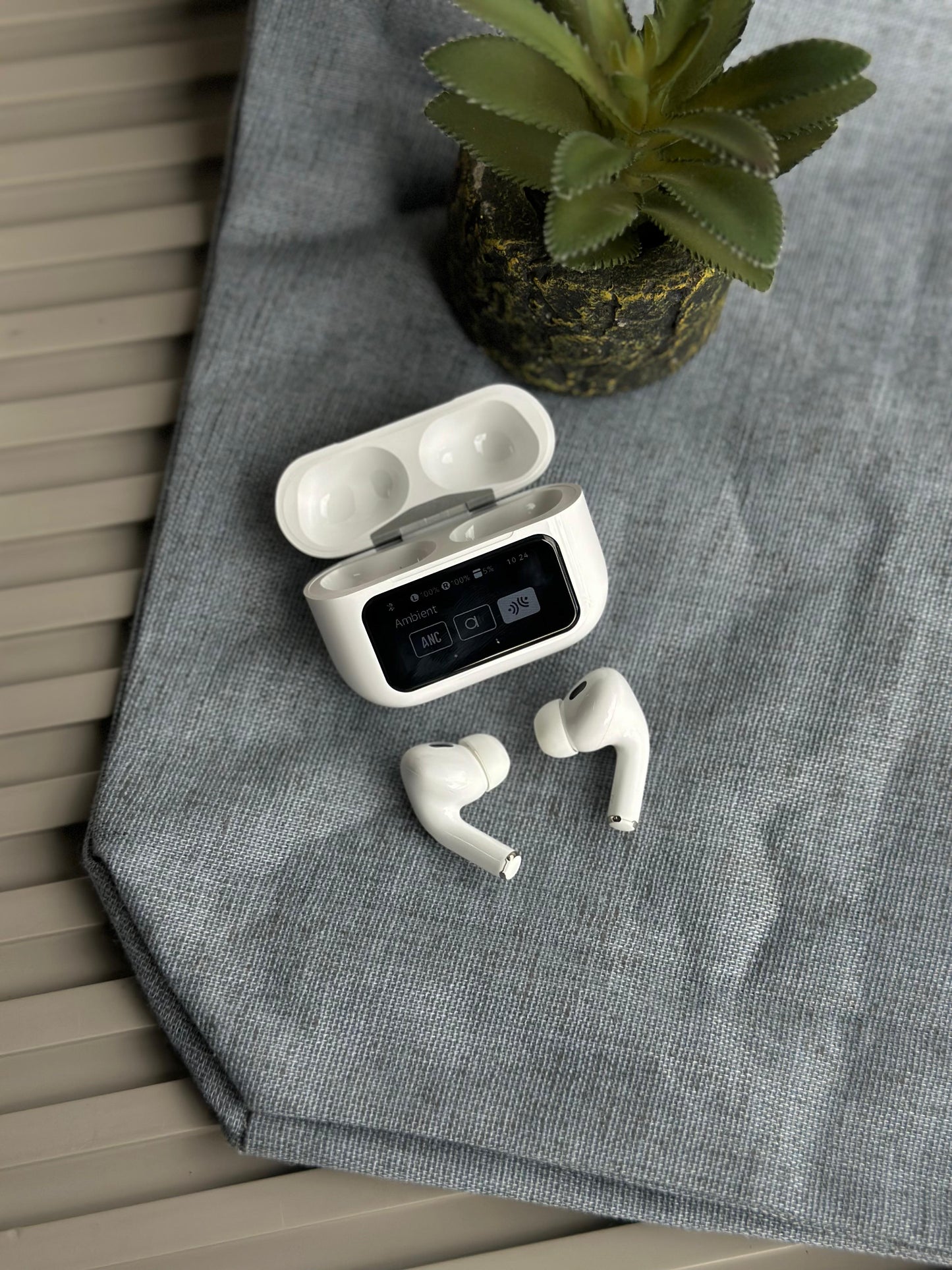 APPLE AIRPODS PRO DISPLAY WITH CASE