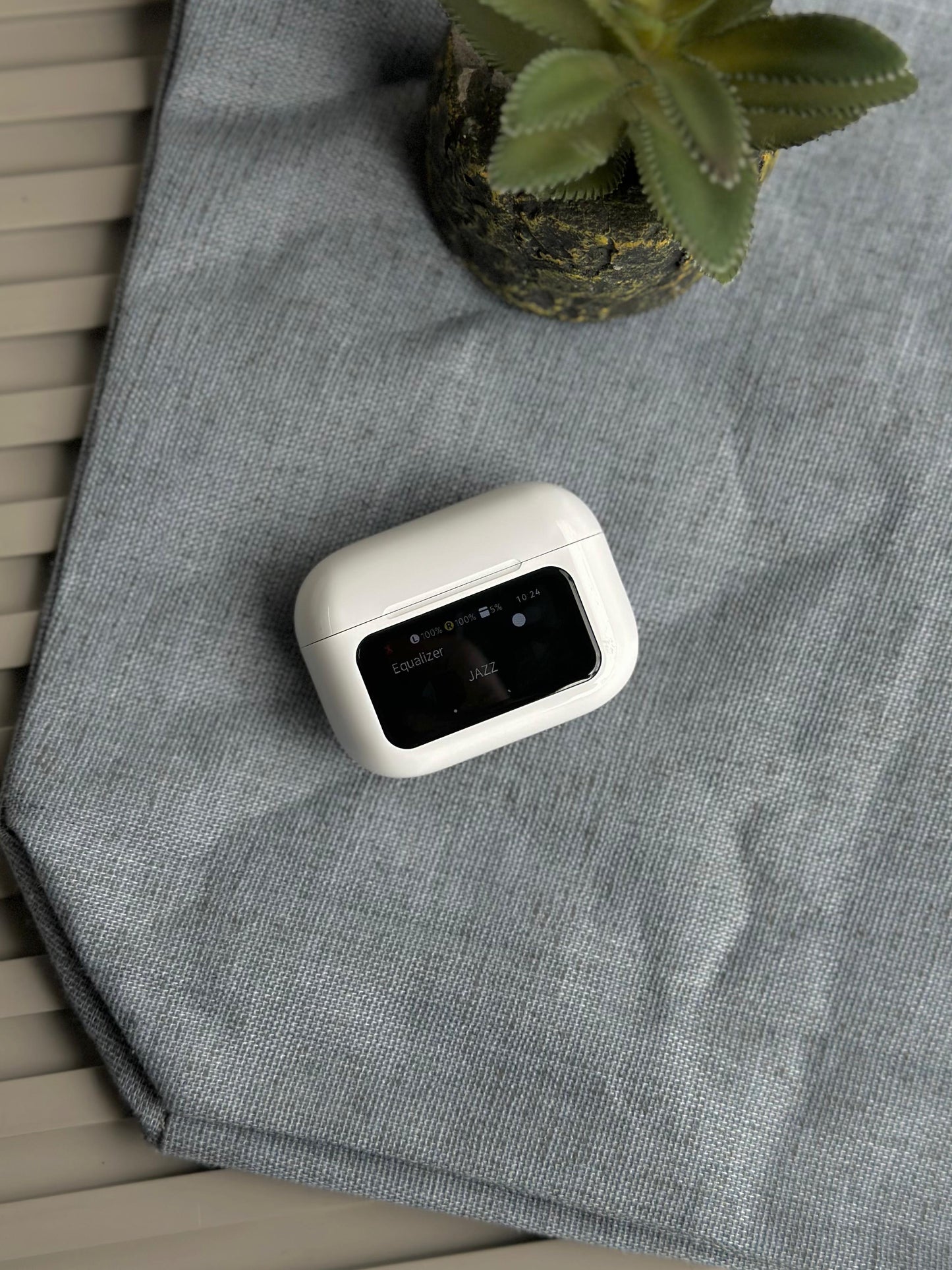 APPLE AIRPODS PRO DISPLAY WITH CASE