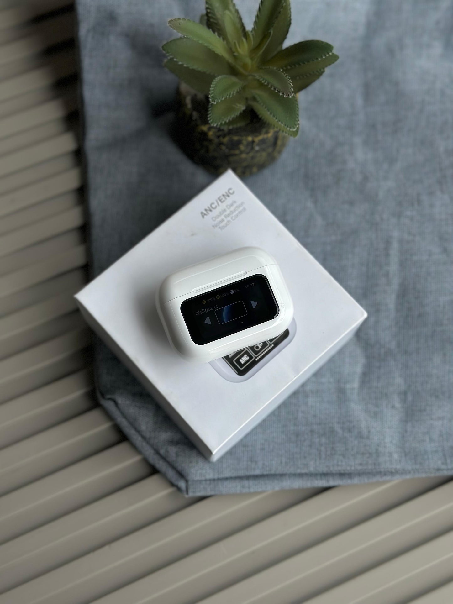 APPLE AIRPODS PRO DISPLAY WITH CASE