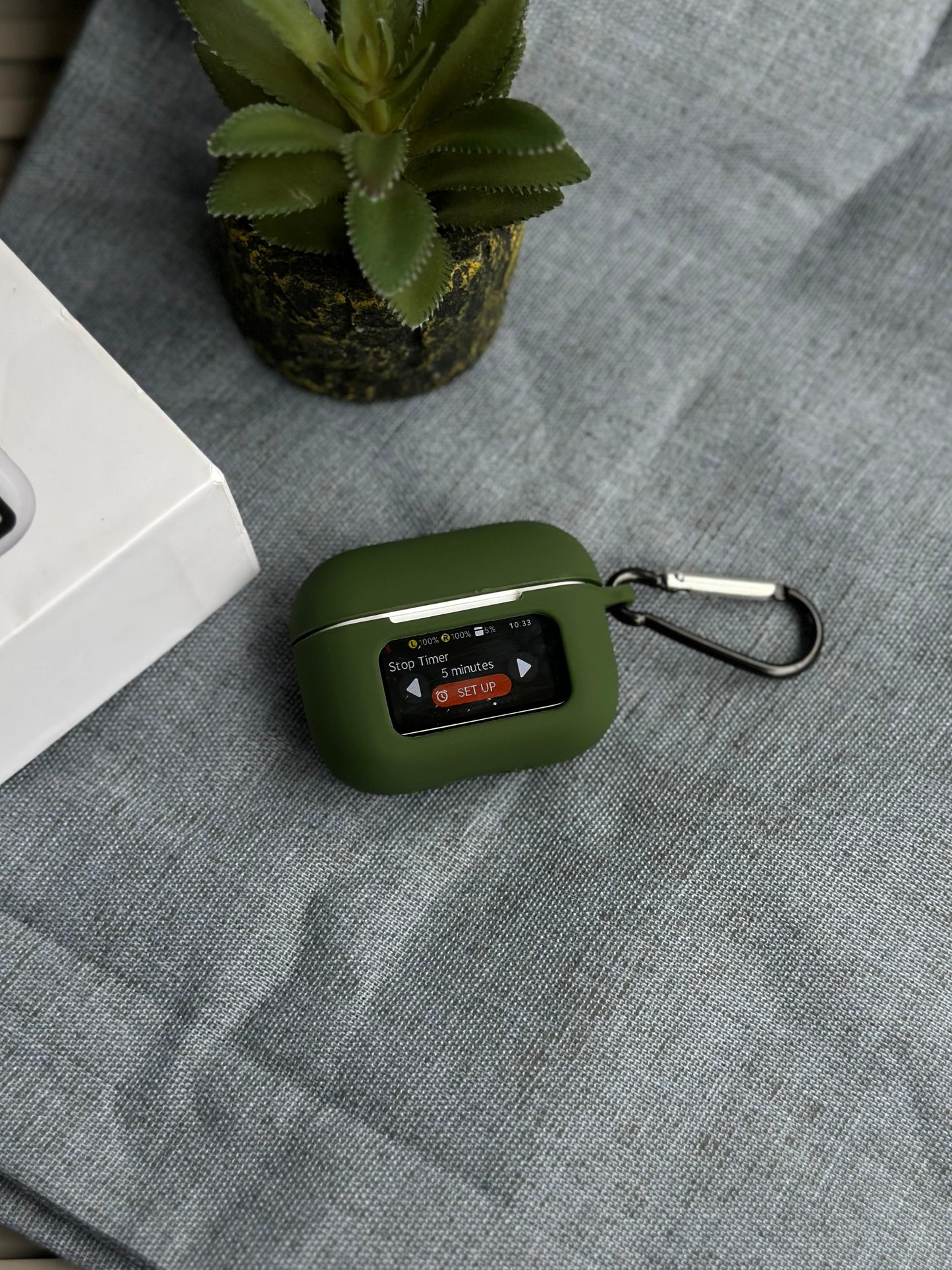 APPLE AIRPODS PRO DISPLAY WITH CASE