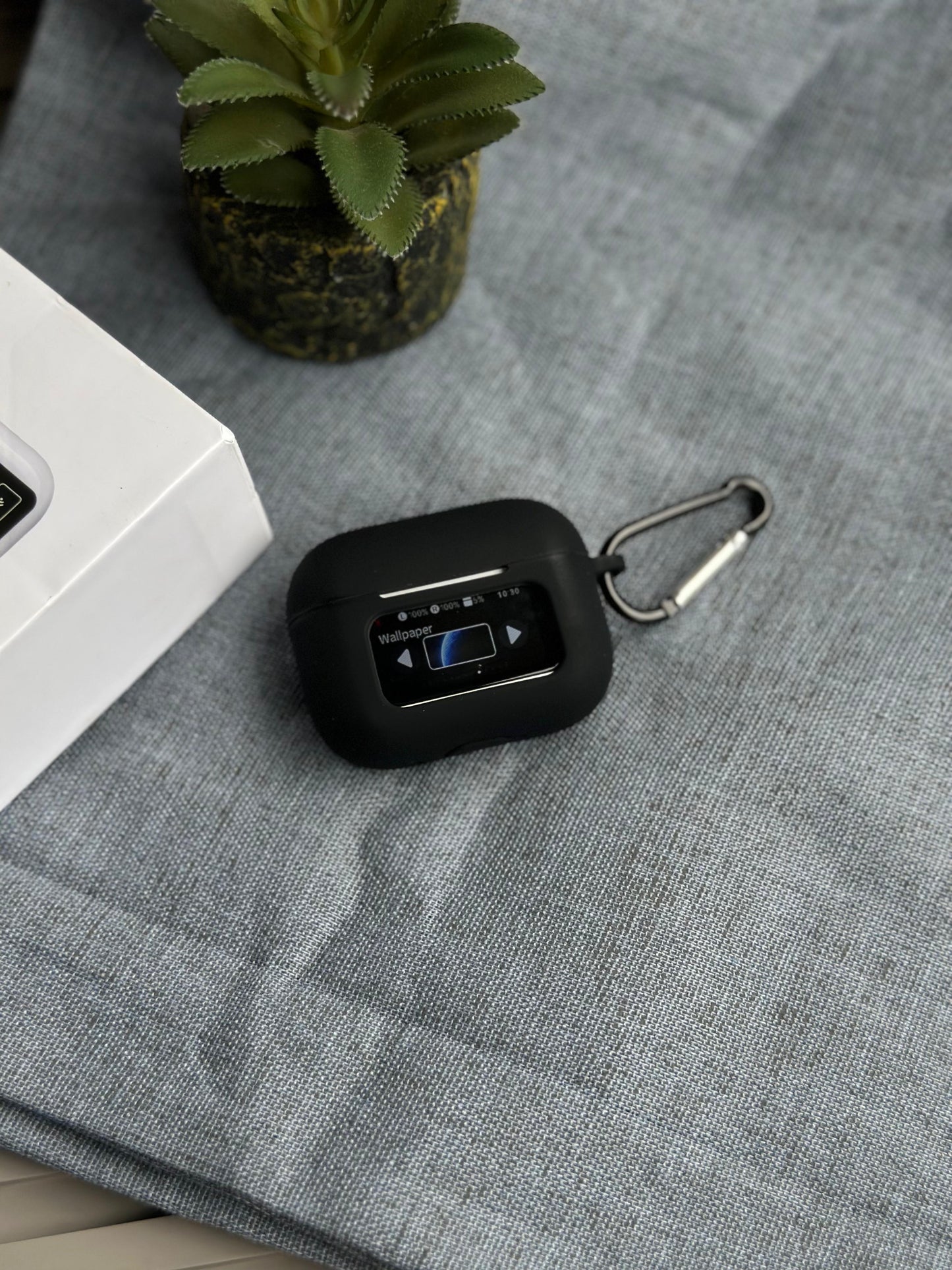 APPLE AIRPODS PRO DISPLAY WITH CASE