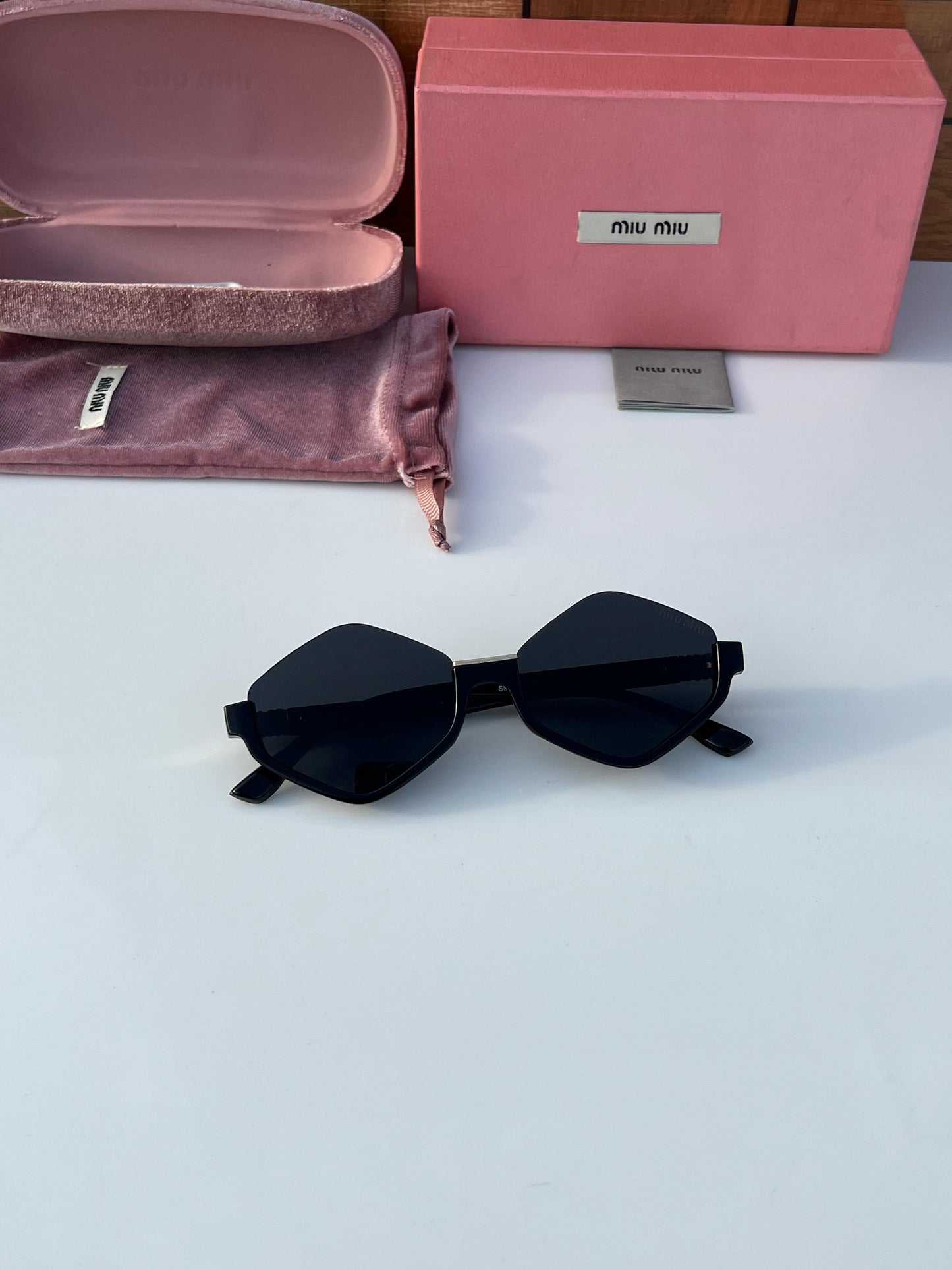 MIU MIU SUNGLASS