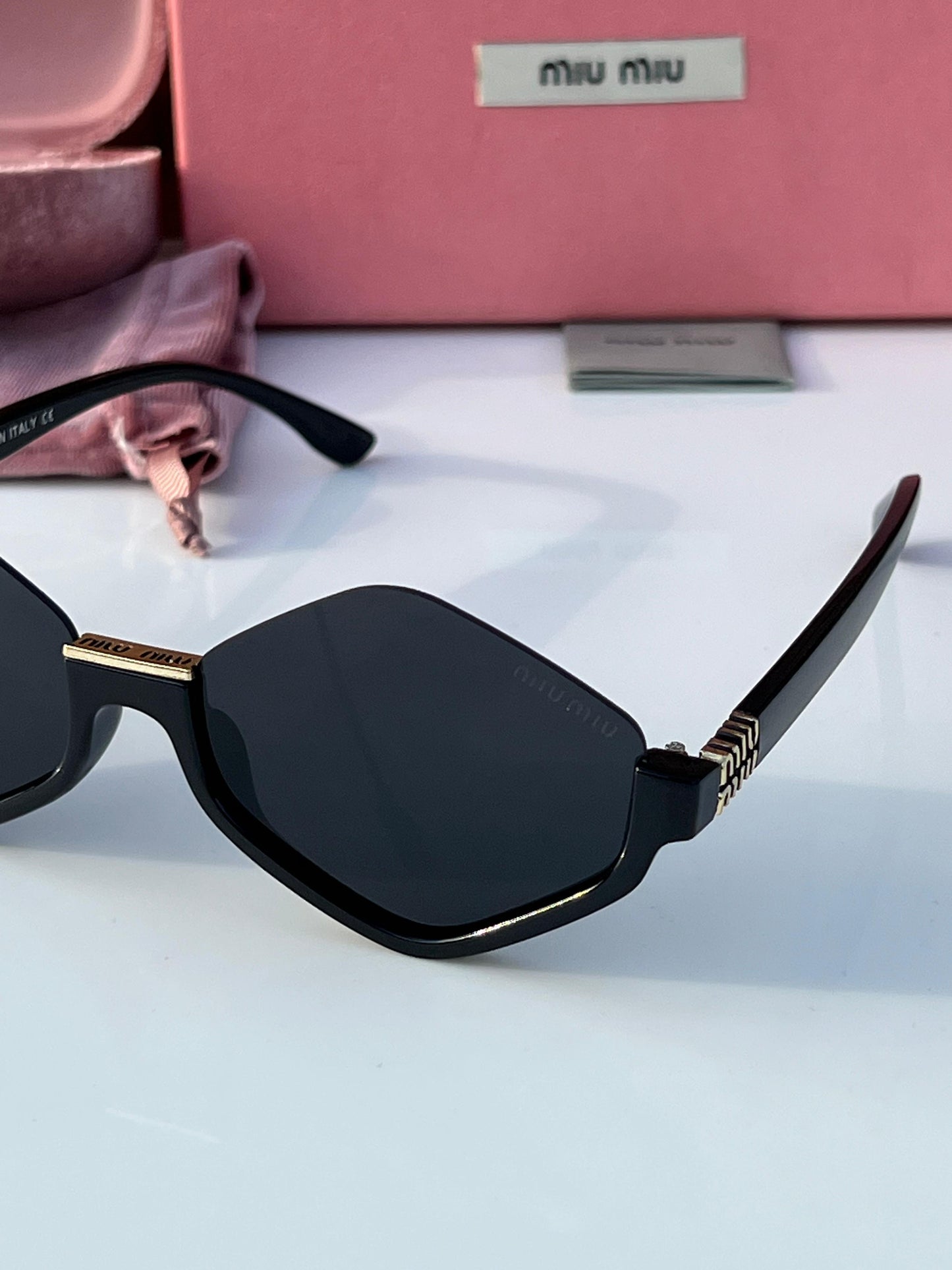 MIU MIU SUNGLASS