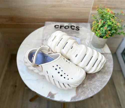 CROCS ECHO CLOG POPLOGO