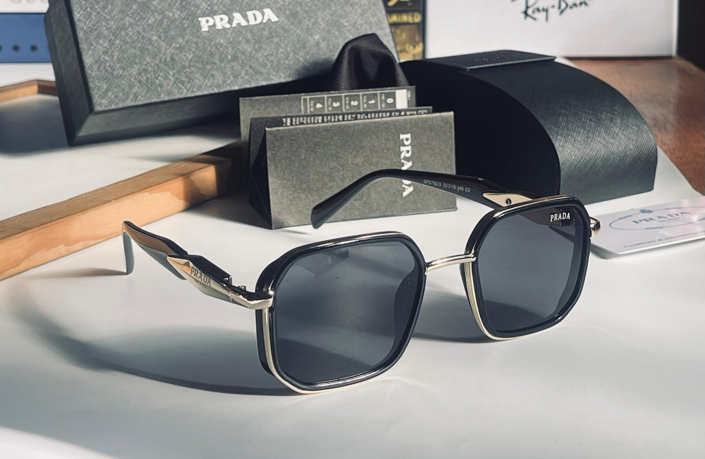 PRADA SUNGLASS