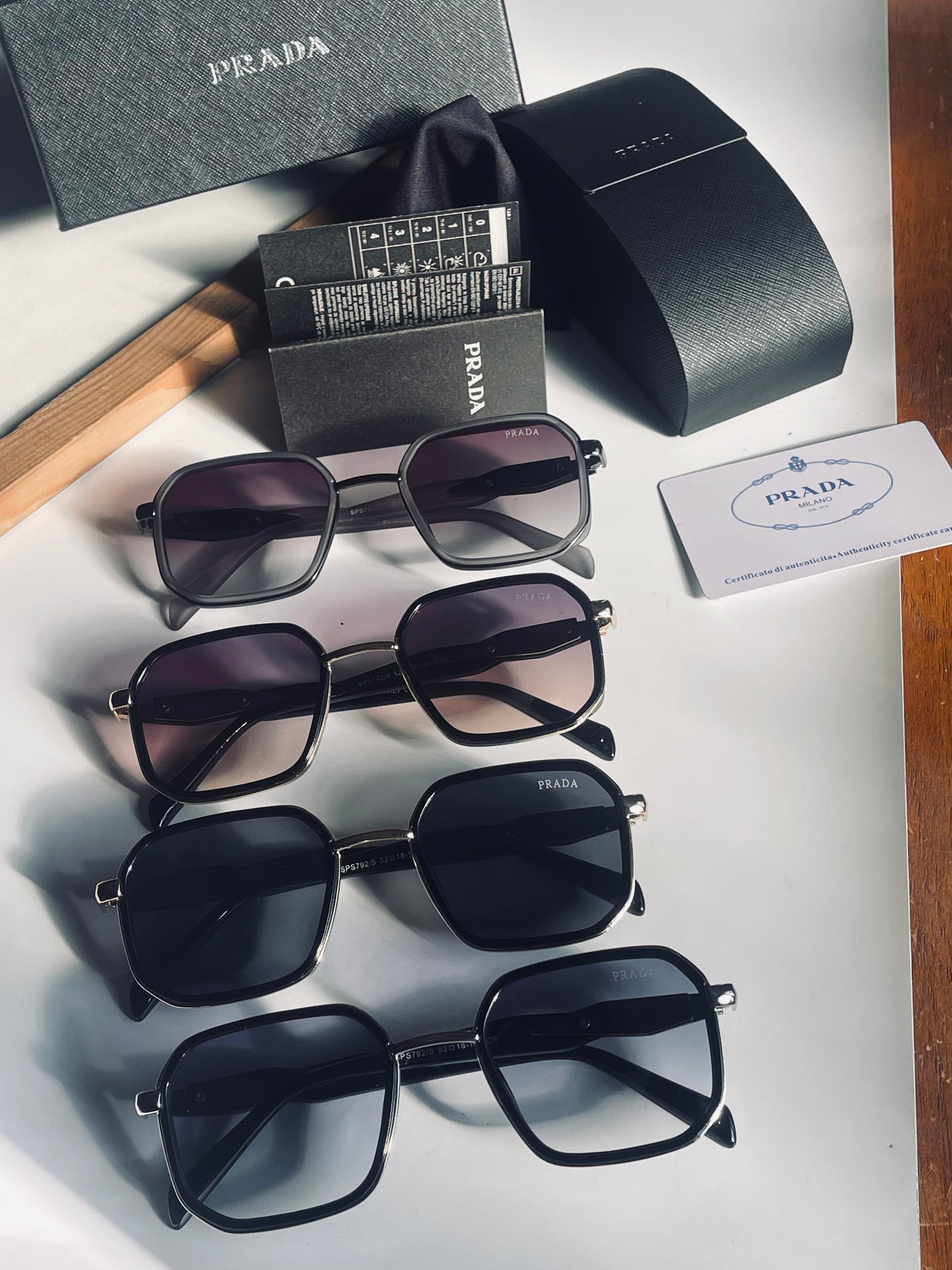 PRADA SUNGLASS