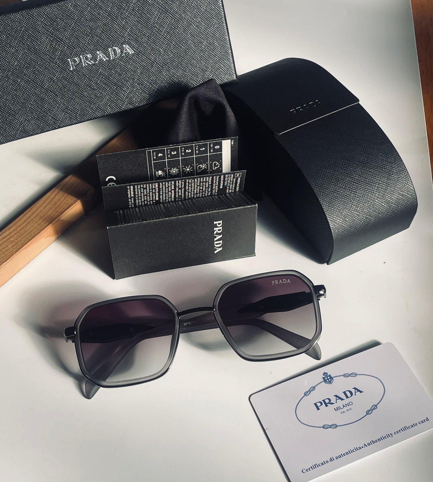 PRADA SUNGLASS