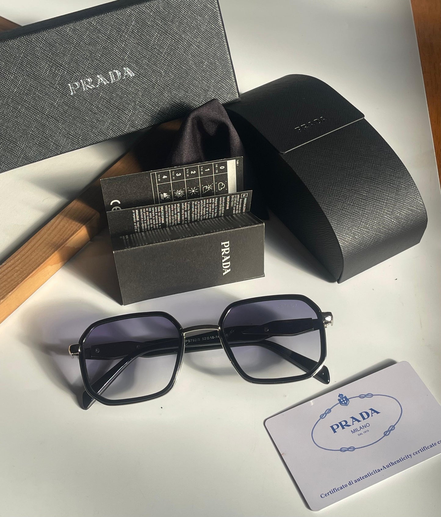PRADA SUNGLASS