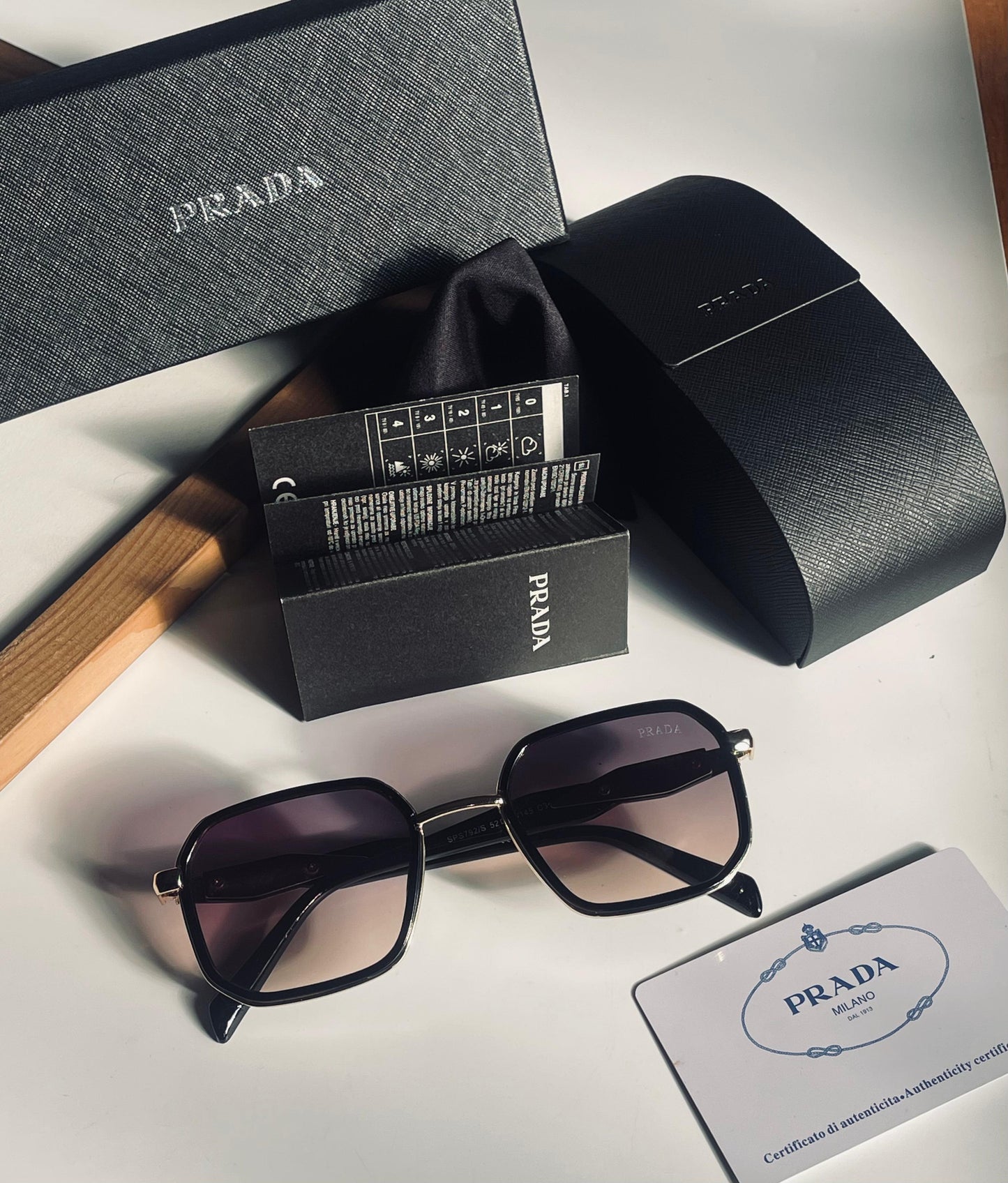 PRADA SUNGLASS