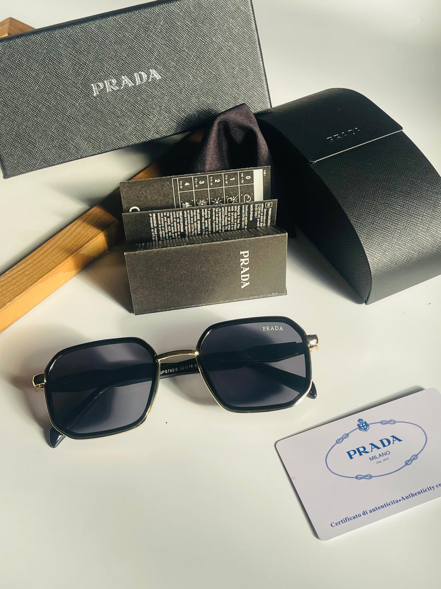 PRADA SUNGLASS