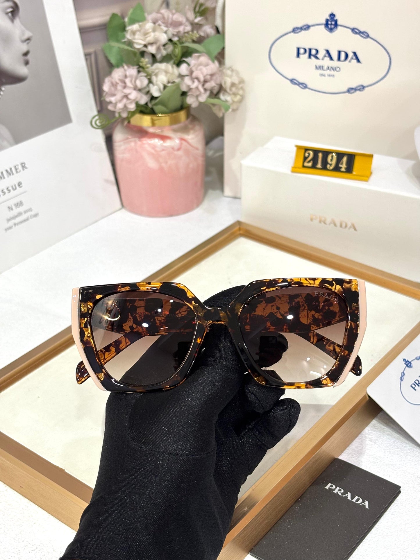 PRADA SUNGLASS