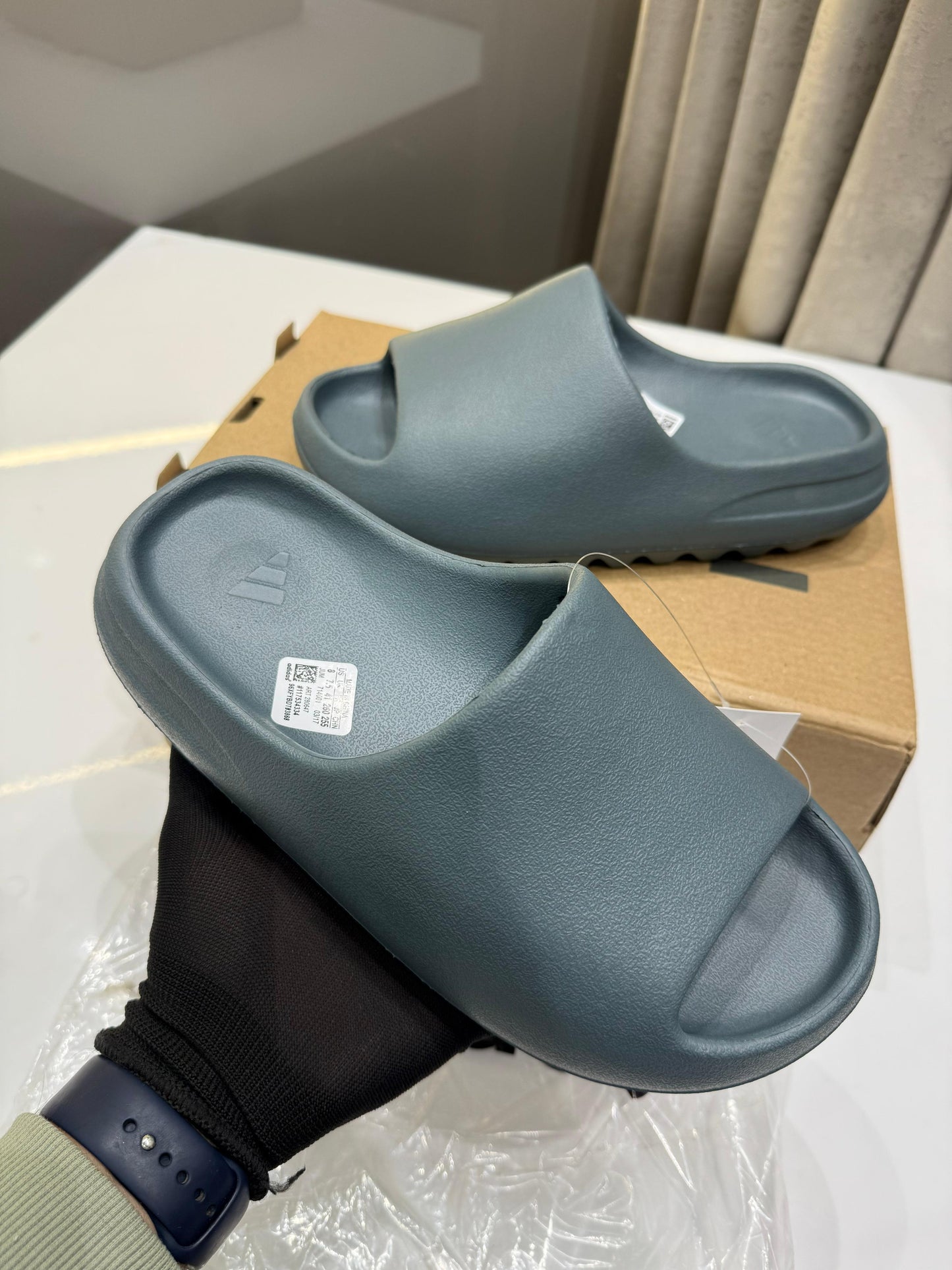 ADIDAS YEEZY SLIDES