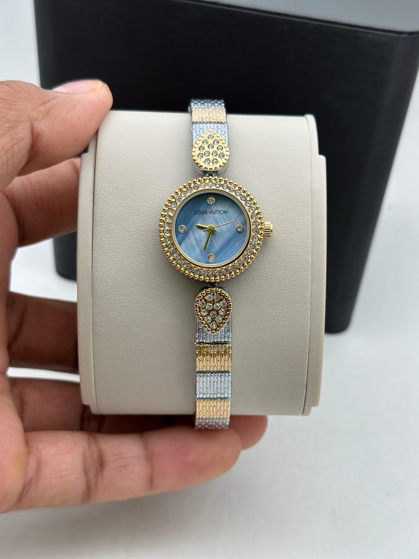 LV LADIES WATCH