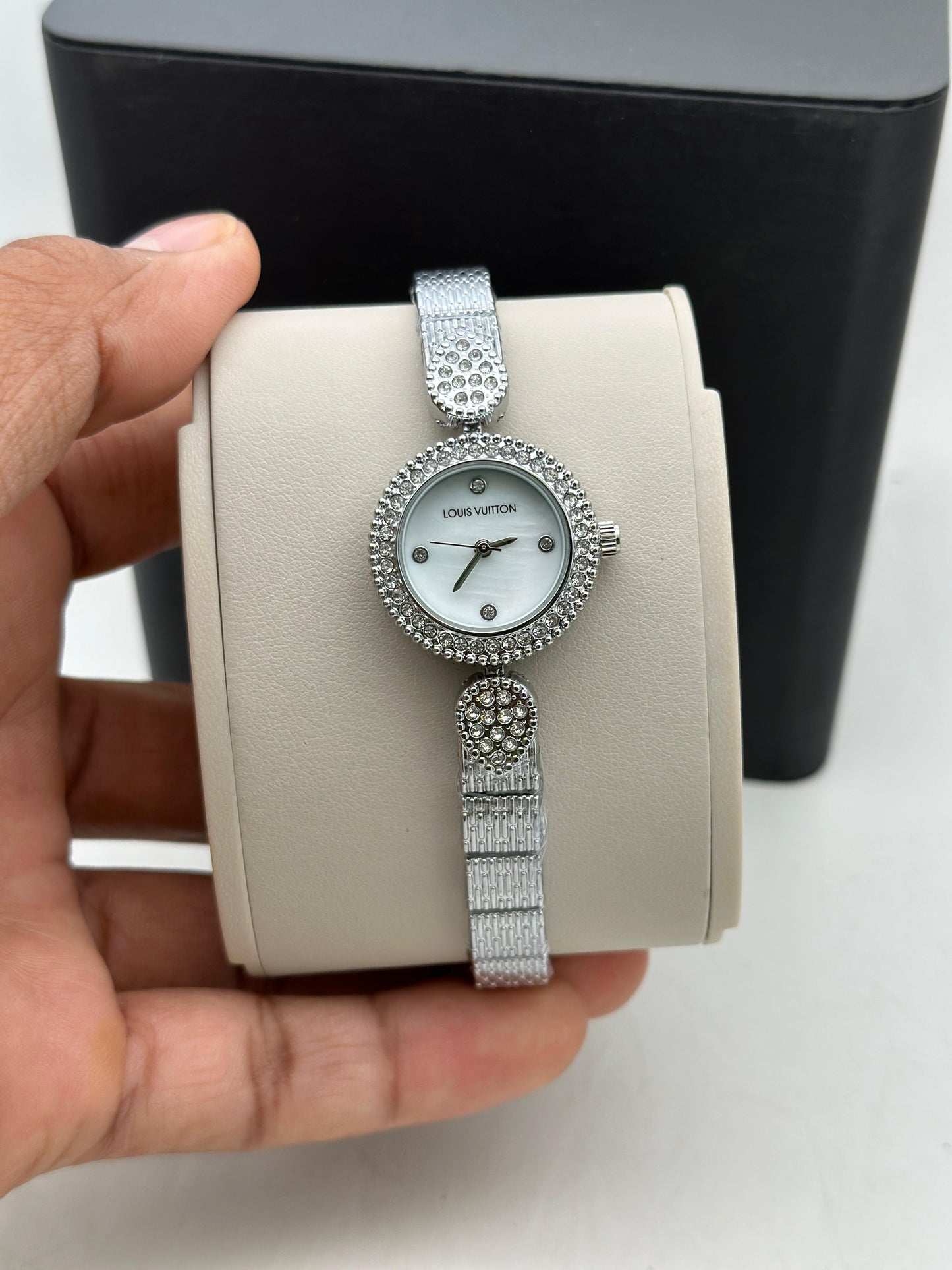 LV LADIES WATCH