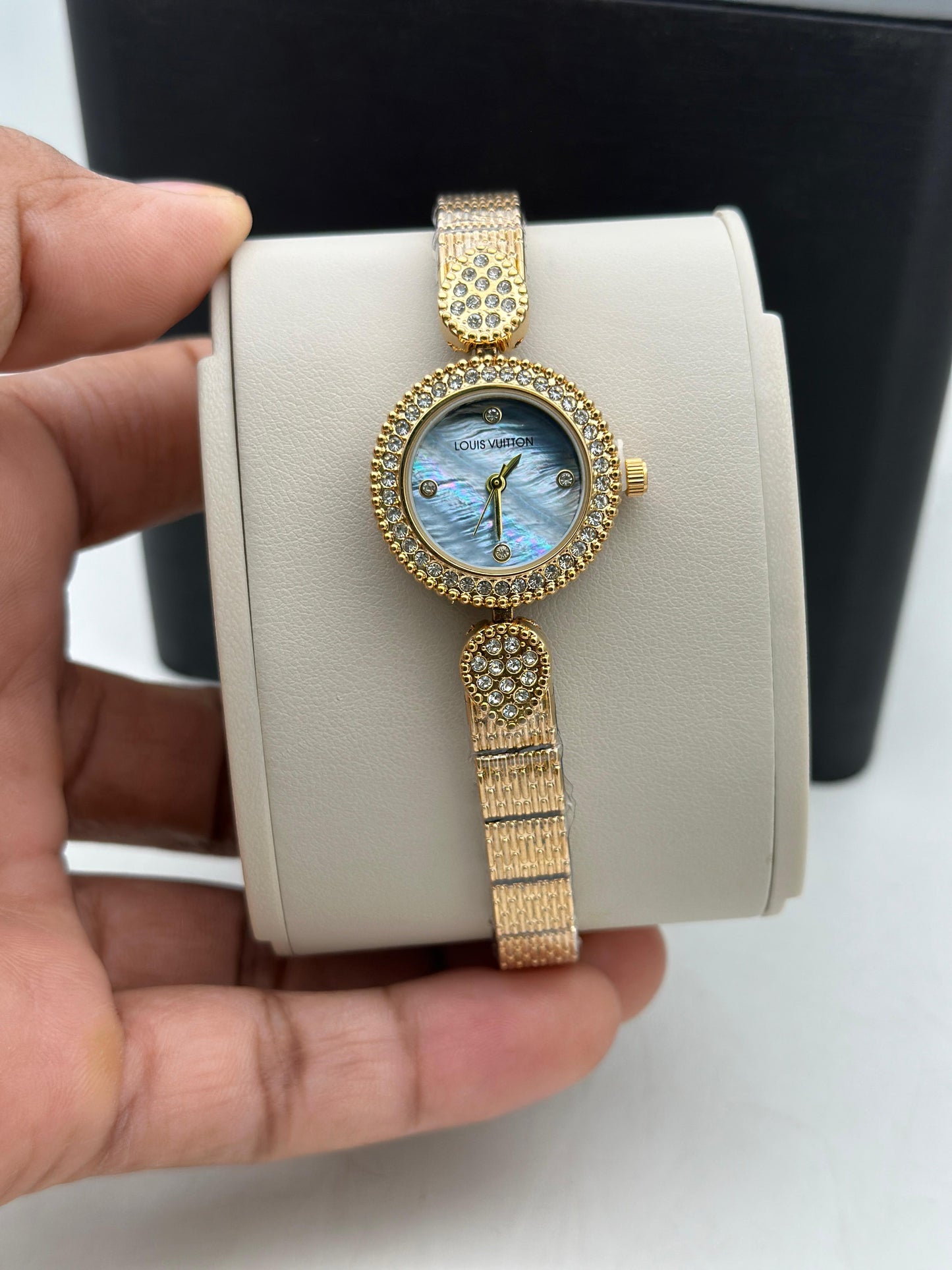 LV LADIES WATCH