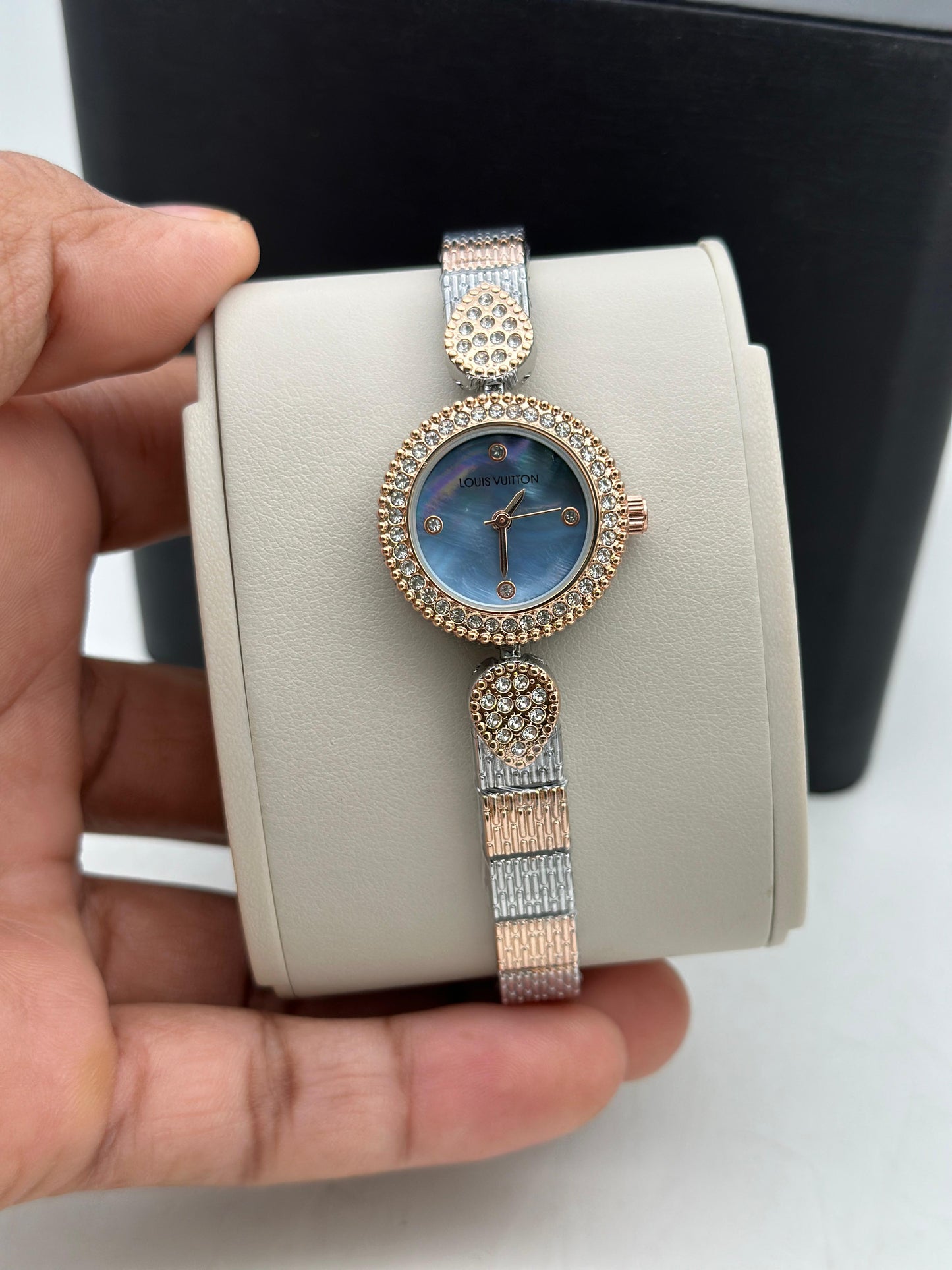 LV LADIES WATCH
